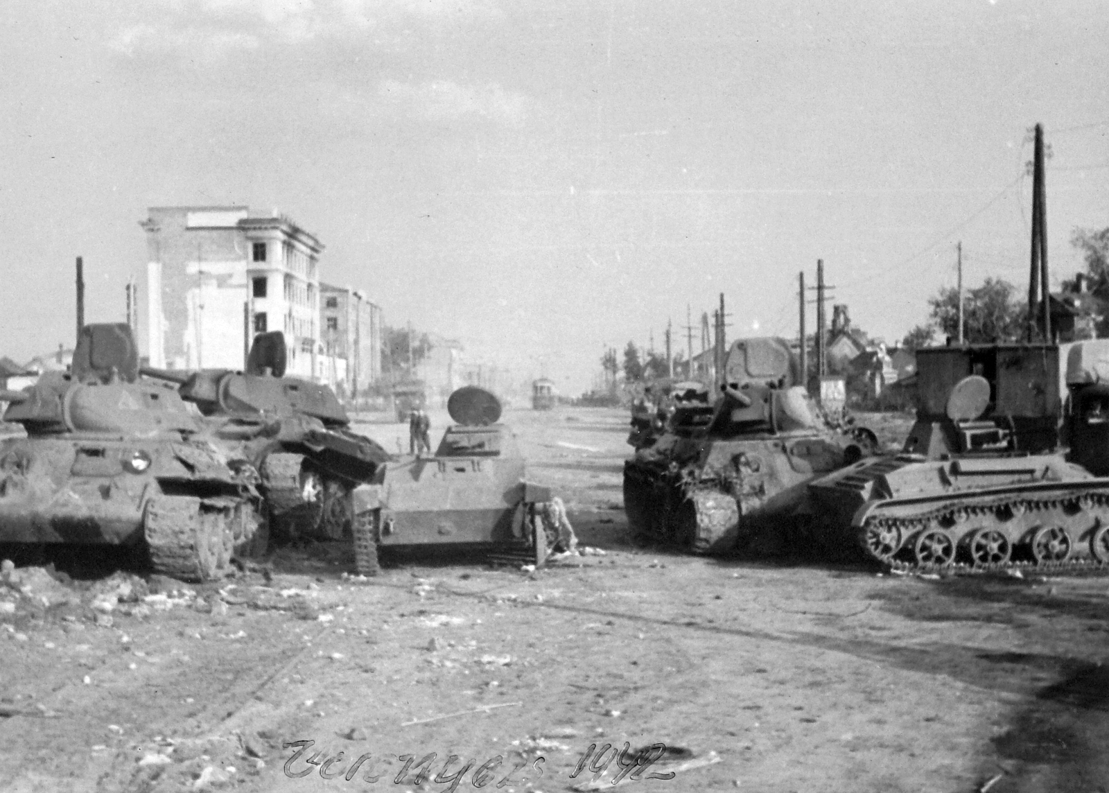 Russia, Voronezh, Október 20. évfordulója út a Vorosilov út felől., 1942, Fortepan, Soviet Union, eastern front, Soviet brand, tank, second World War, wreck, untitled, Fortepan #20371