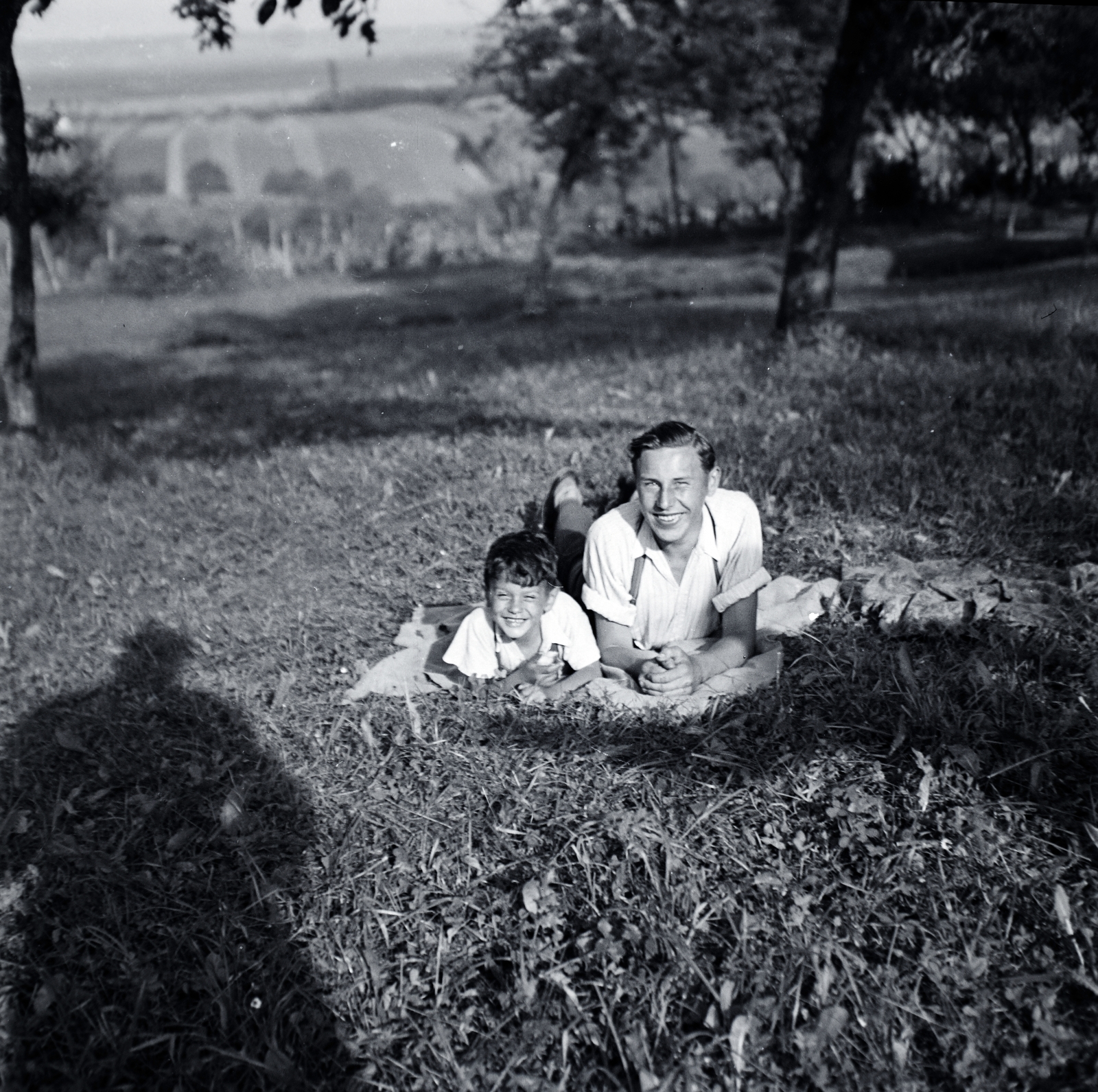 1938, Kurutz Márton, portré, mosoly, fiúk, gyerek, földön ülés, képarány: négyzetes, Fortepan #203732