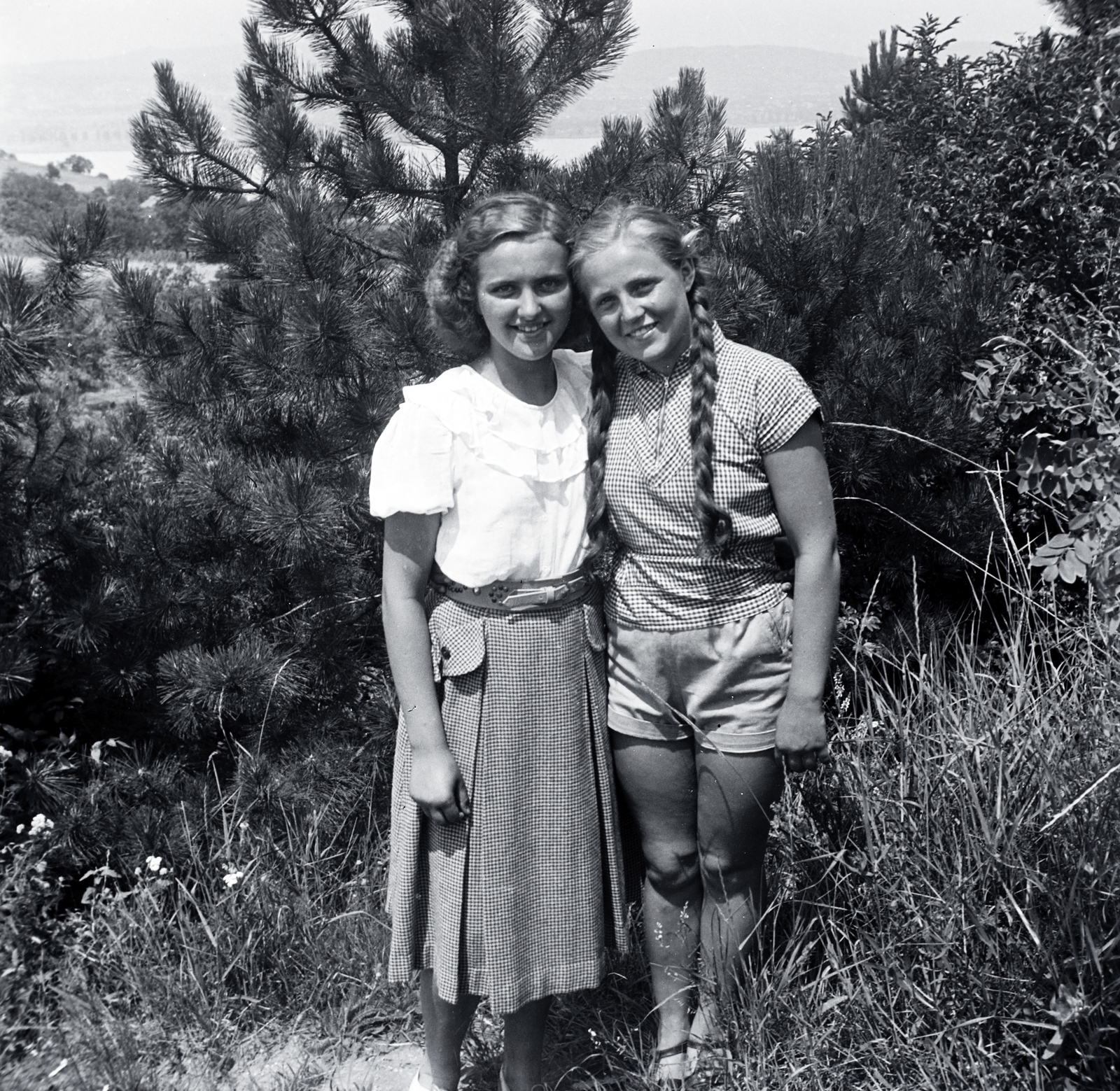 1951, Kurutz Márton, shorts, girls, tress, Fortepan #203744