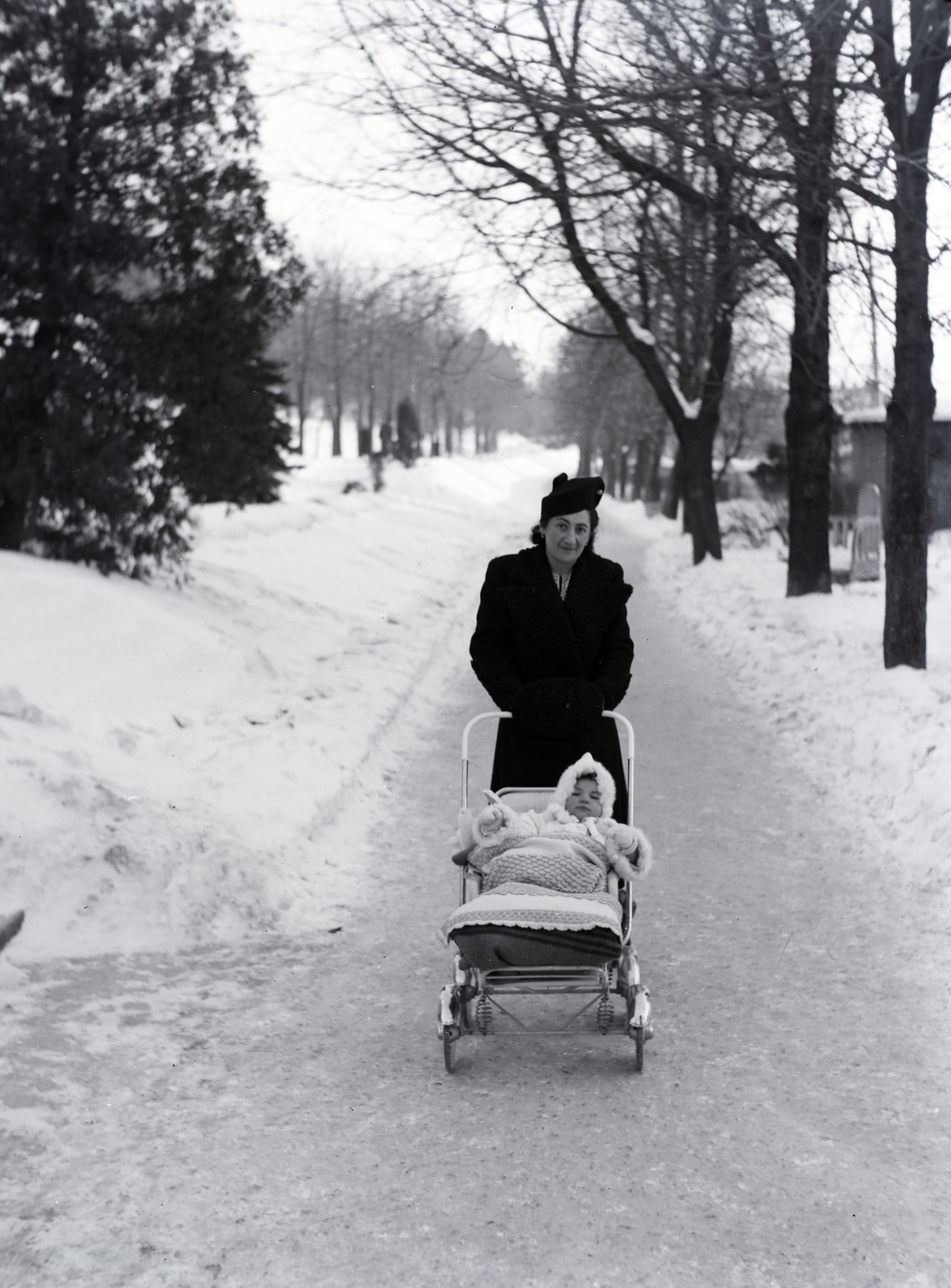 1942, Kurutz Márton, winter, baby carriage, Fortepan #203787