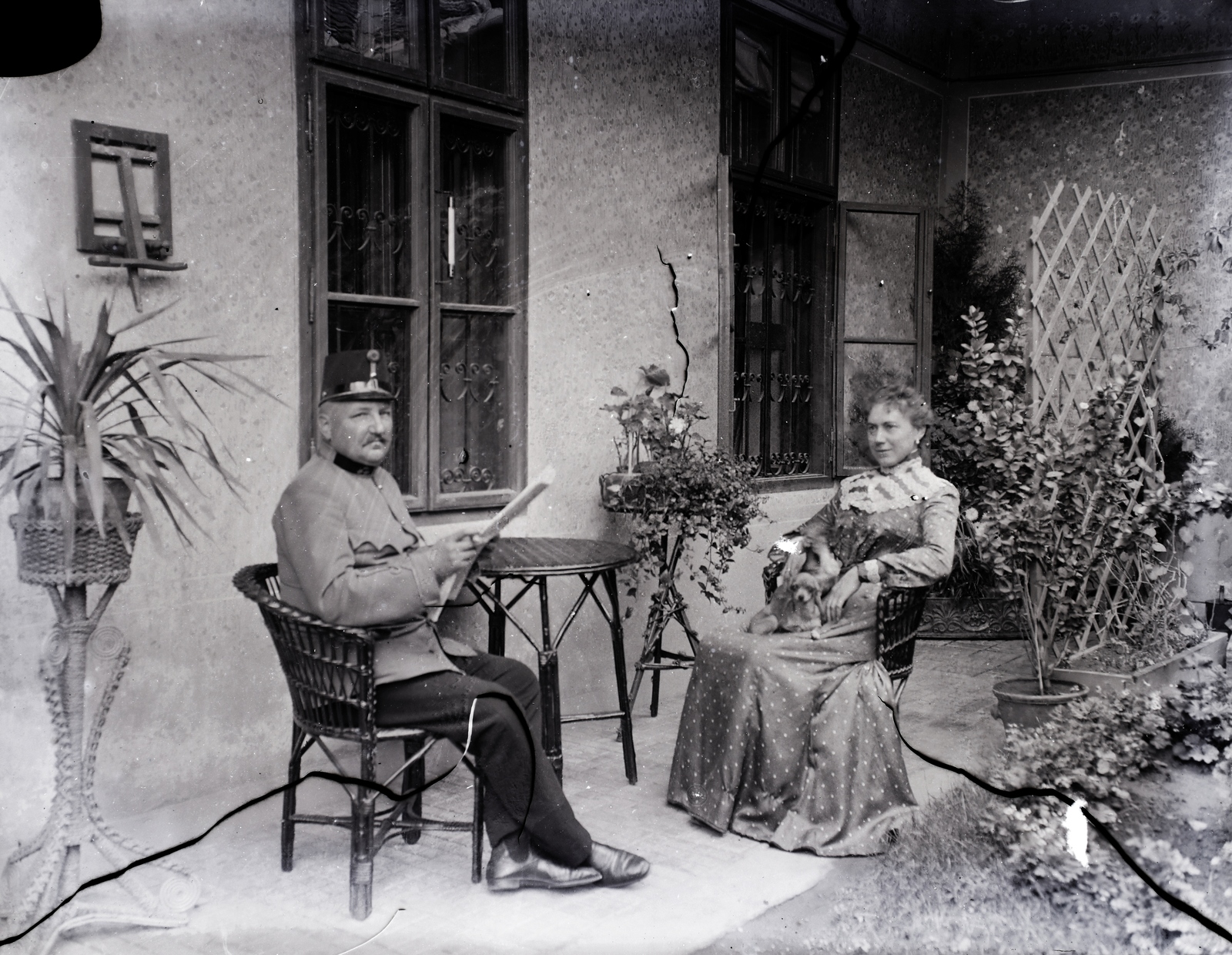 1916, Kurutz Márton, emberpár, terasz, egyenruha, dísznövény, Fortepan #203852