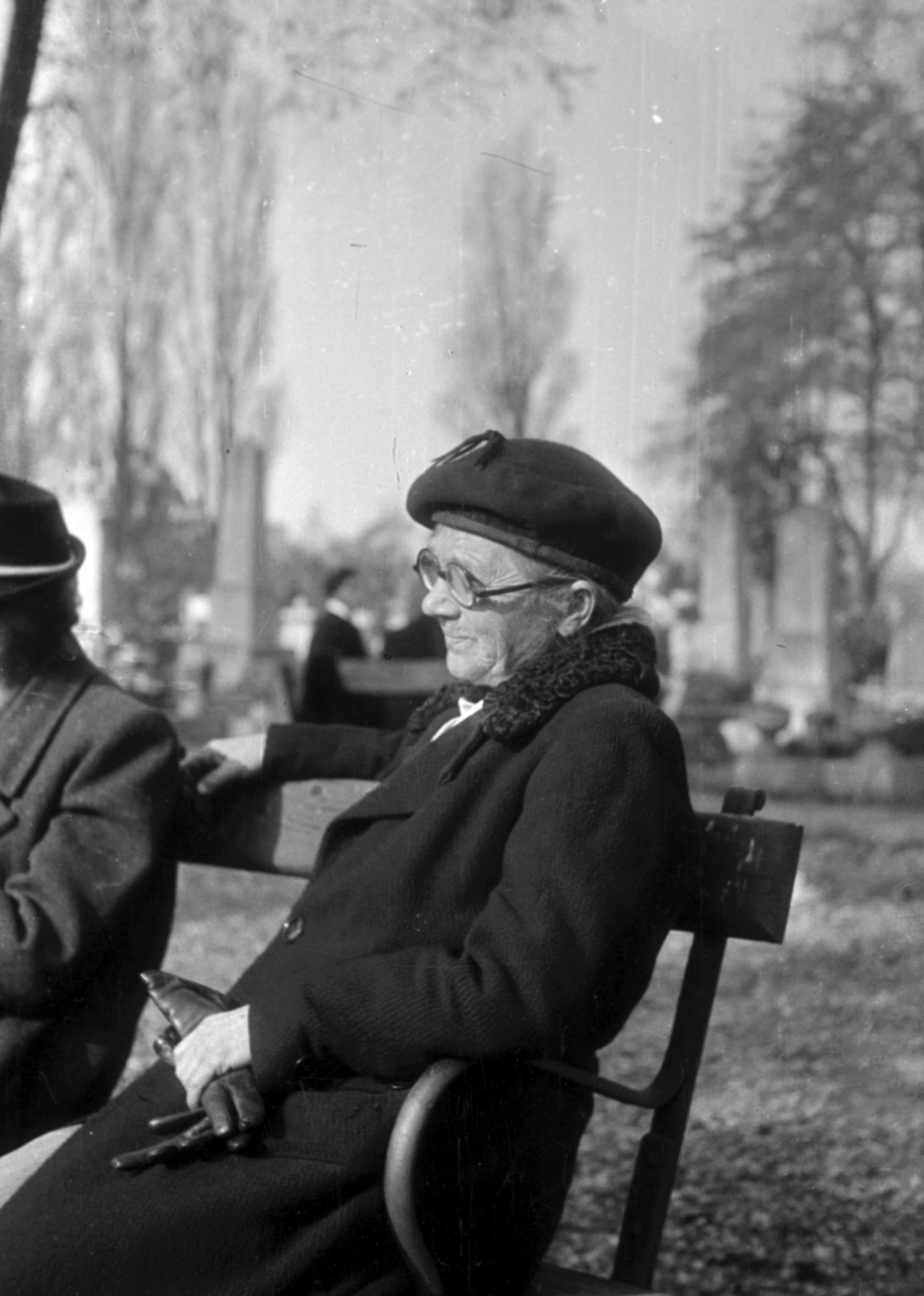 1956, Kurutz Márton, cemetery, grief, old person, Fortepan #203899