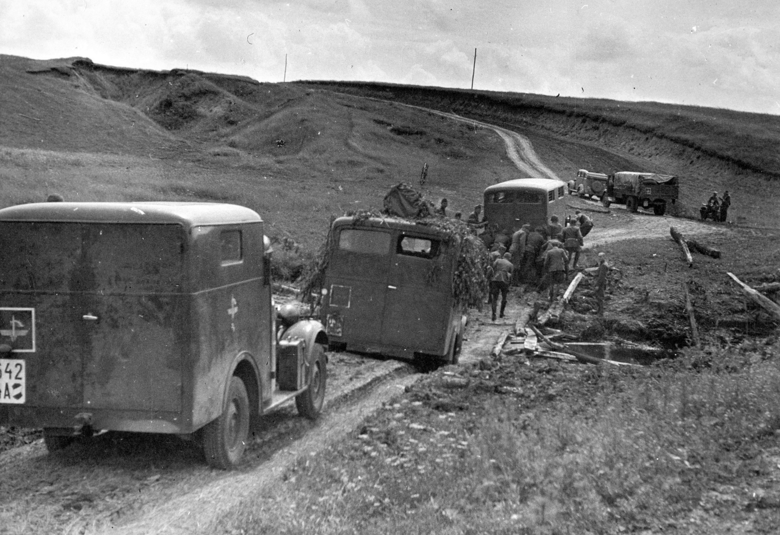 Russia, a Magyar Királyi Haditudósító század gépkocsioszlopa., 1942, Fortepan, transport, Soviet Union, eastern front, military, second World War, automobile, Fortepan #20390