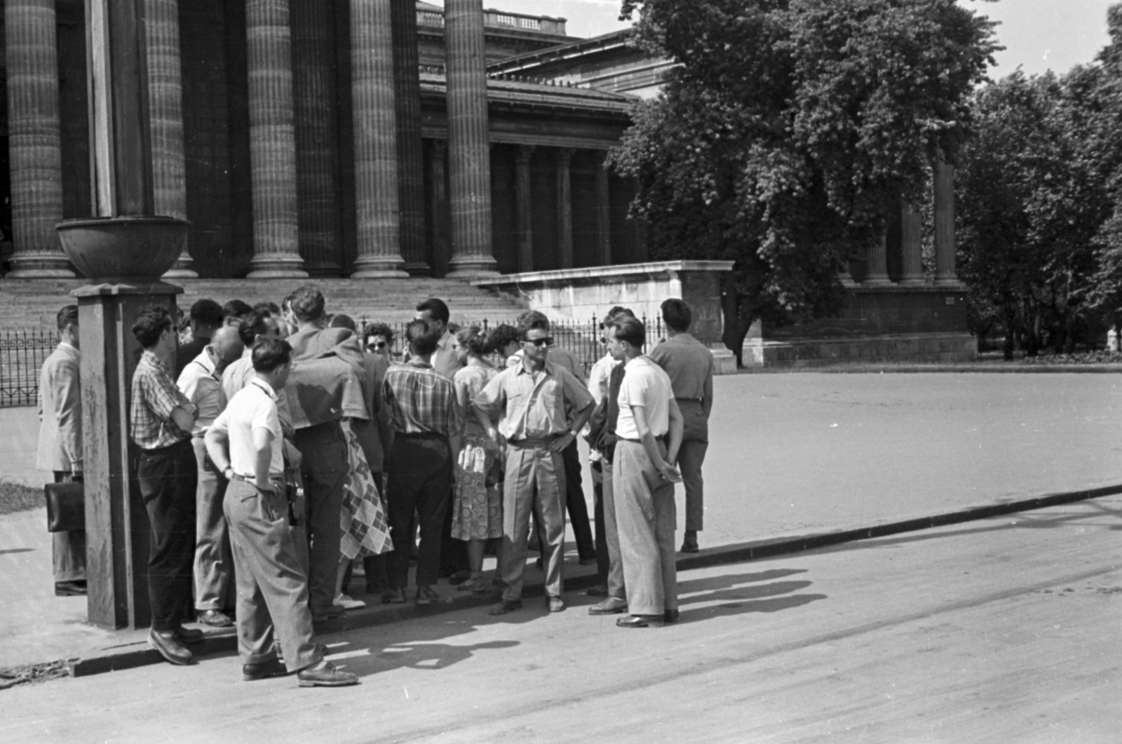 Hungary, Budapest XIV., Hősök tere, Szépművészeti Múzeum., 1958, Kurutz Márton, Budapest, tourist, Fortepan #203919