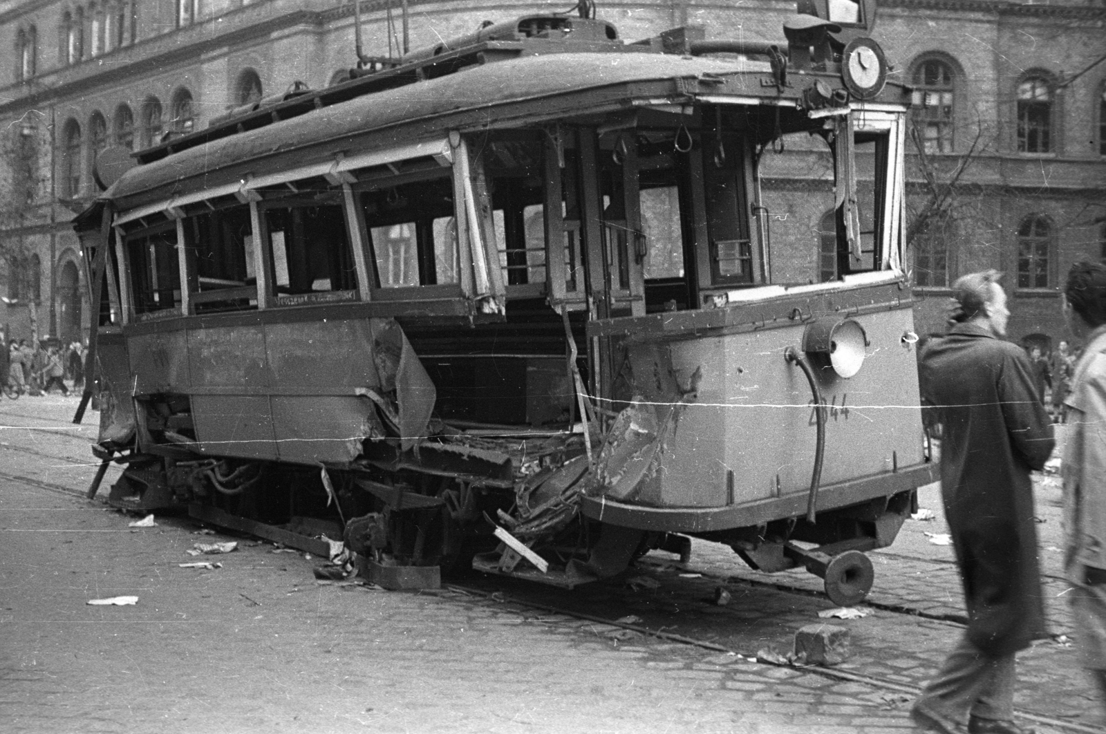 Hungary, Budapest VIII., József körút, háttérben a Népszínház utca torkolatánál az egykori ipari felső iskola., 1956, Lovrecz Éva, Budapest, wreck, Fortepan #203962