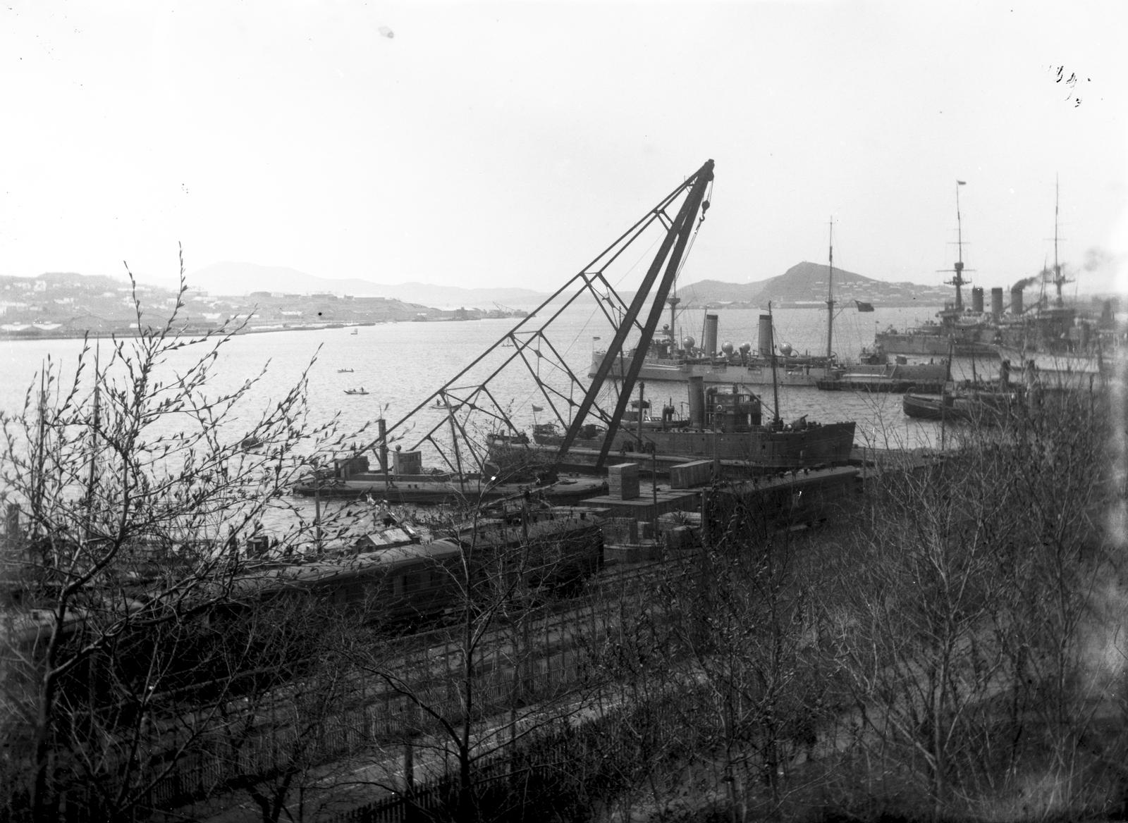 Russia, Vladivostok, Aranyszarv-öböl (Zolotoj Rog)., 1916, Lőw Miklós, warship, rail, port, ship crane, Fortepan #203995