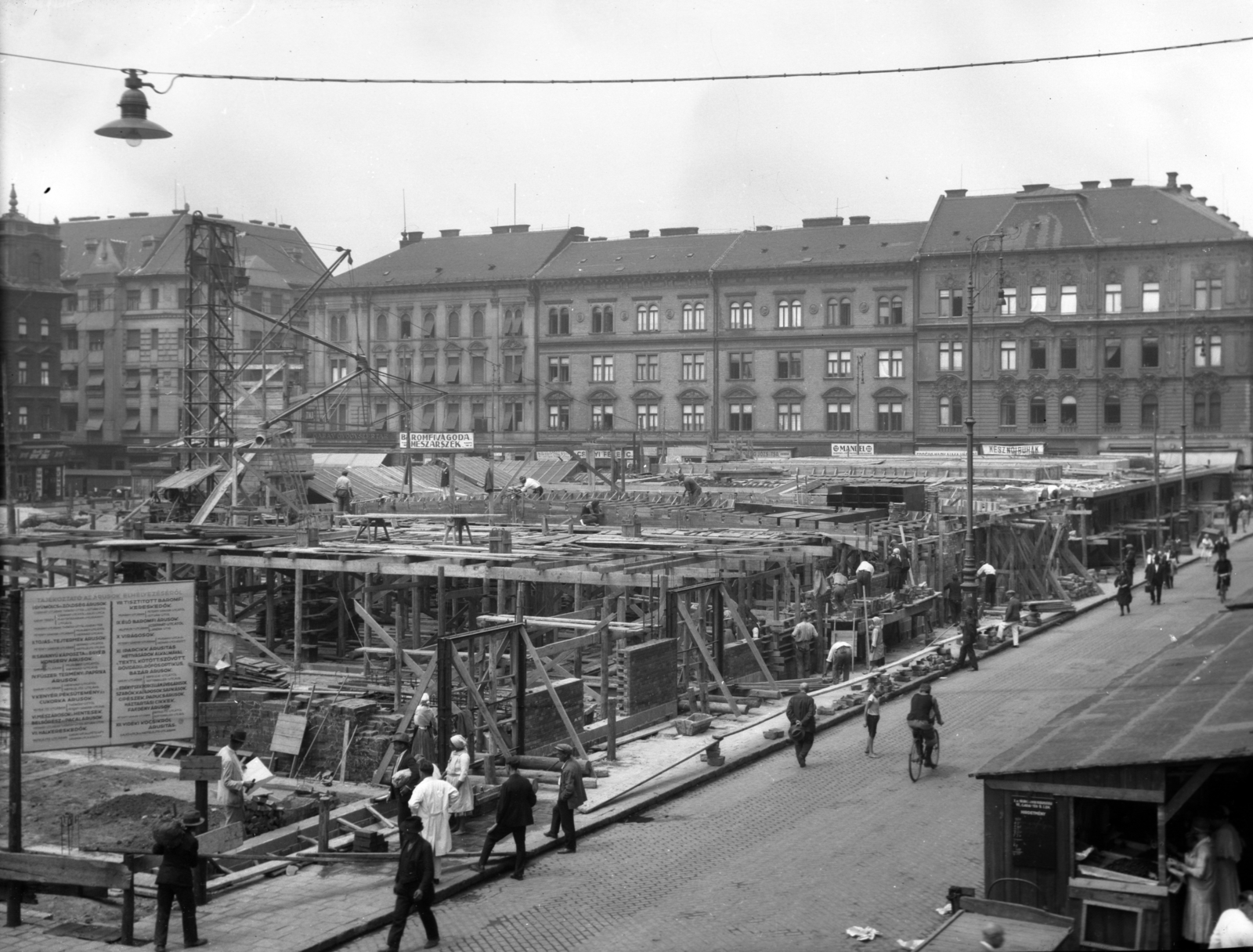 Hungary, Budapest VII., Garay tér a piac átépítésekor, szemben a Murányi utca - Cserhát utca közötti házsor., 1931, Lőw Miklós, Budapest, bicycle, Fortepan #204018