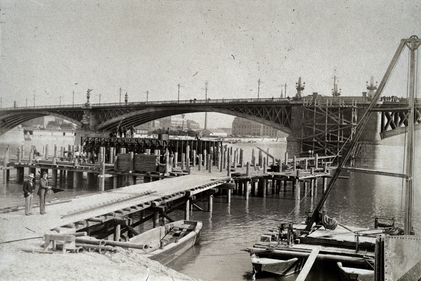 Magyarország, Budapest, a Margit híd Margit-szigetre vezető szárnyhídjának építési munkálatai., 1900, Fortepan/Album050, építkezés, Fortepan #204095