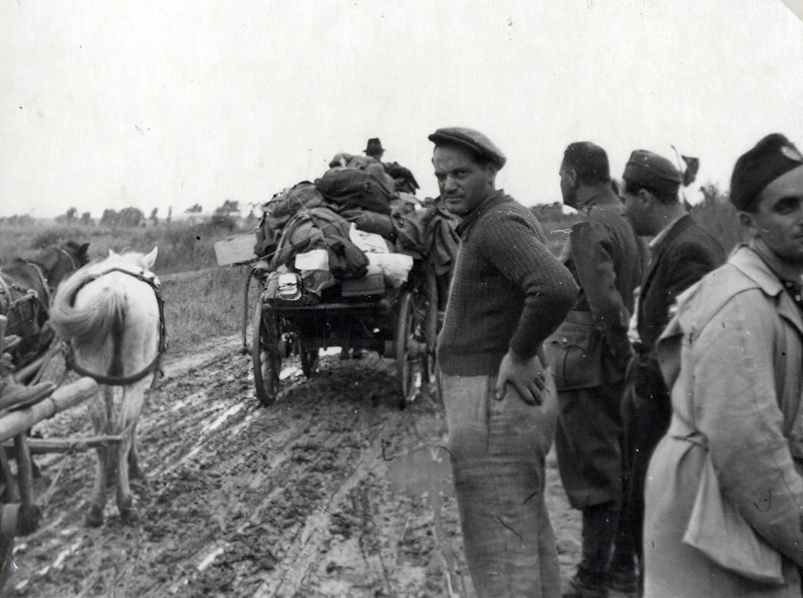 Románia,Erdély, a Magyar Királyi Honvédség 209/18 honvéd tábori vegyes munkásszázad munkaszolgálatosai útban a szálláshelyük felé., 1940, Névai János, munkaszolgálatos, Fortepan #204126