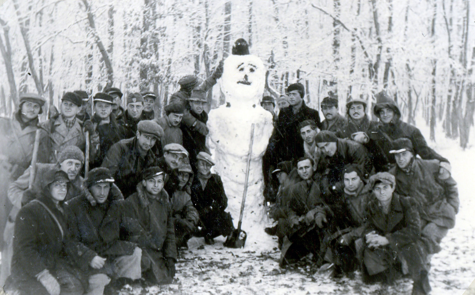 Romania,Transylvania, Magyar Királyi Honvédség 209/18 honvéd tábori vegyes munkásszázad., 1940, Névai János, labor service, tableau, snowman, Fortepan #204163