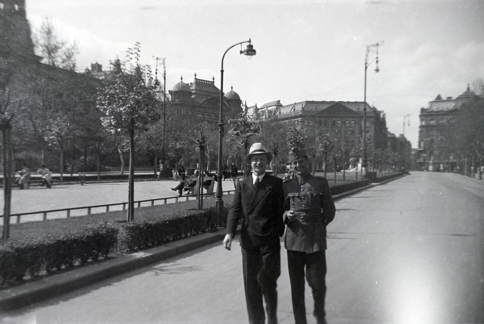 Hungary, Budapest V., Szabadság tér, a háttérben szemben a Vécsey utca - Honvéd utca közötti háztömb látszik a Honvéd utca felé nézve., 1940, Papp Róbert, Budapest, Fortepan #204204