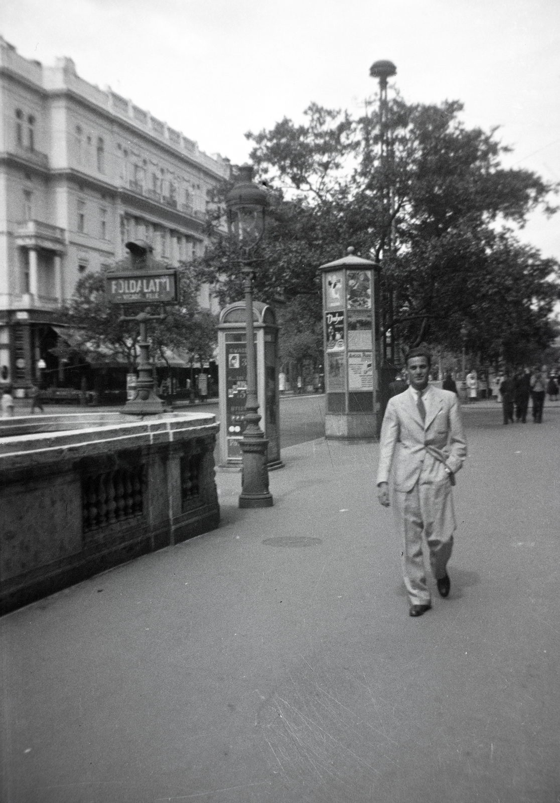 Magyarország, Budapest VI., az Andrássy út a Drechsler-palotától a Nagymező utca felé nézve., 1940, Papp Róbert, Budapest, Fortepan #204220