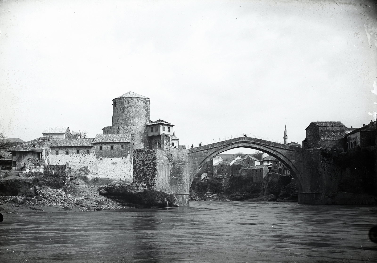 Bosnia and Herzegovina, Mostar, Öreg híd (Stari most) a Neretva folyó felett., 1910, Plohn József, river, bridge, Fortepan #204250