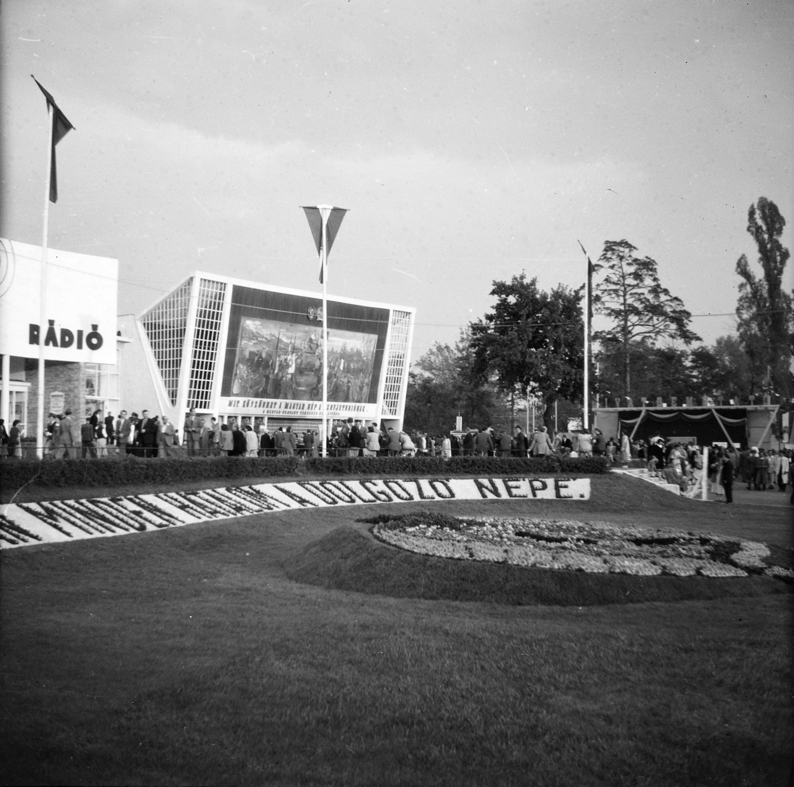 Magyarország, Városliget,Budapesti Nemzetközi Vásár, Budapest XIV., 1949, Somlói Miklós dr., nemzetközi vásár, Budapest, jelmondat, felirat, Fortepan #204277