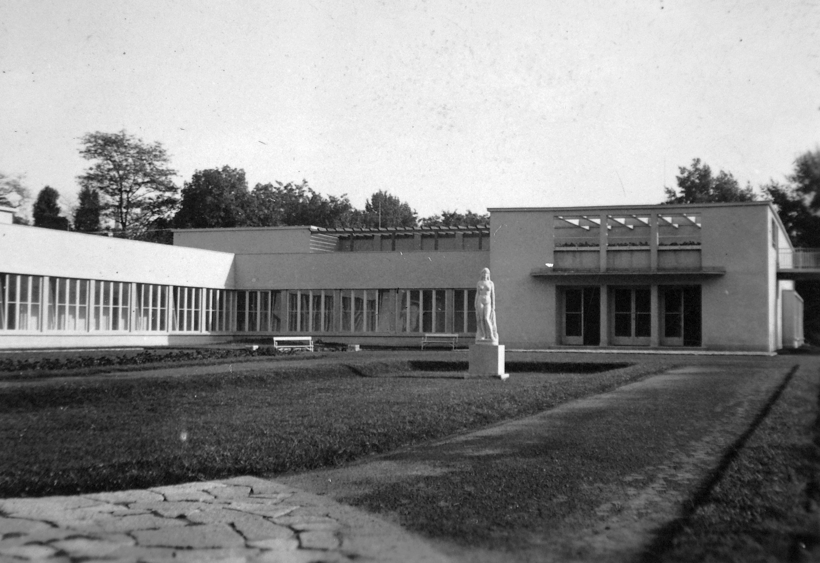 Hungary, Budapest XIV., Olof Palme sétány (Stefánia út), Országos Magyar Kertészeti Egyesület telepe, Virágkiállítási Pavilon., 1939, Fortepan, sculpture, Budapest, nude figure, Fortepan #20431