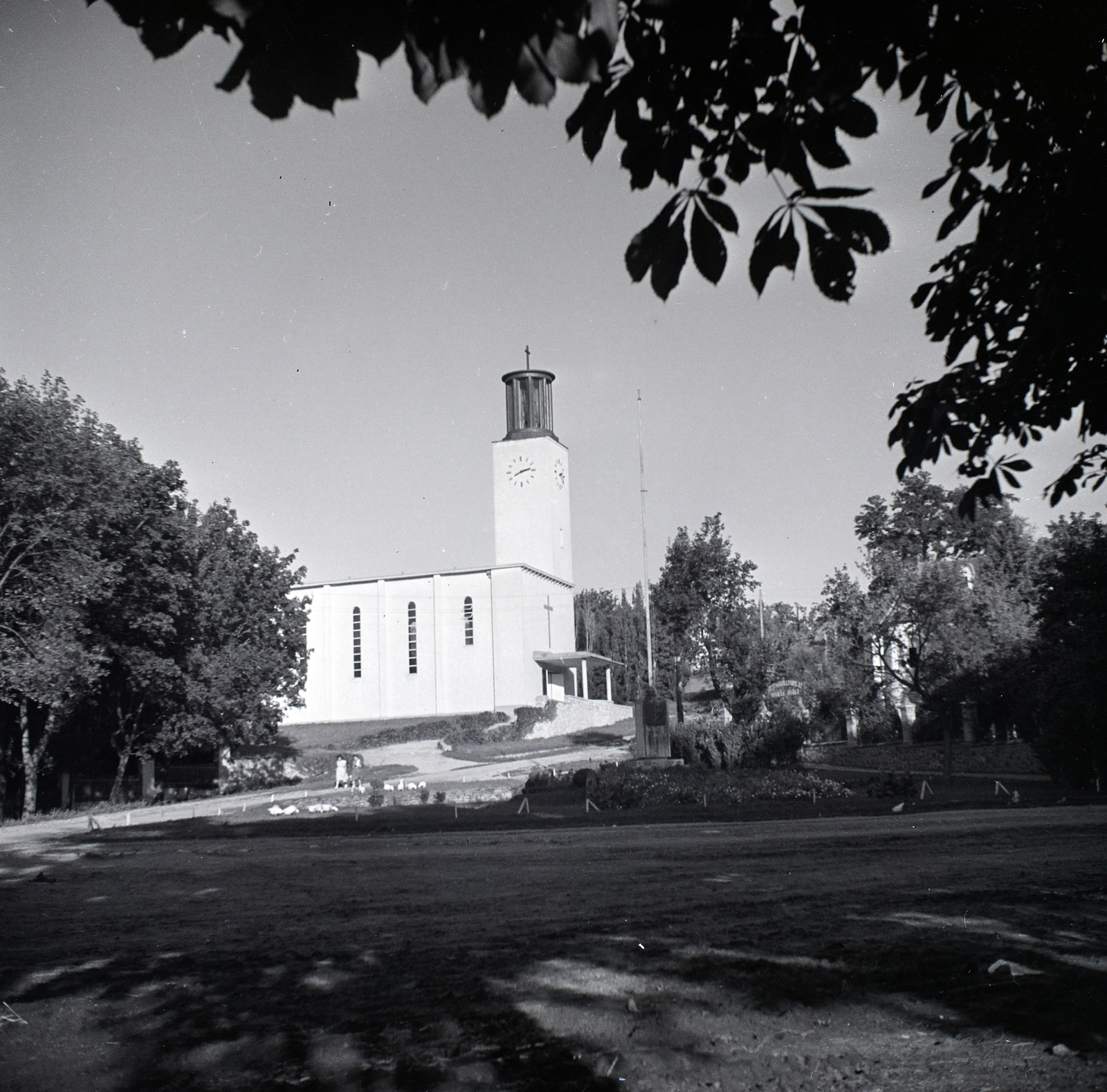 Magyarország, Balatonboglár, Szent Kereszt felmagasztalás-templom., 1948, Somlói Miklós dr., templom, utca, képarány: négyzetes, Fortepan #204321