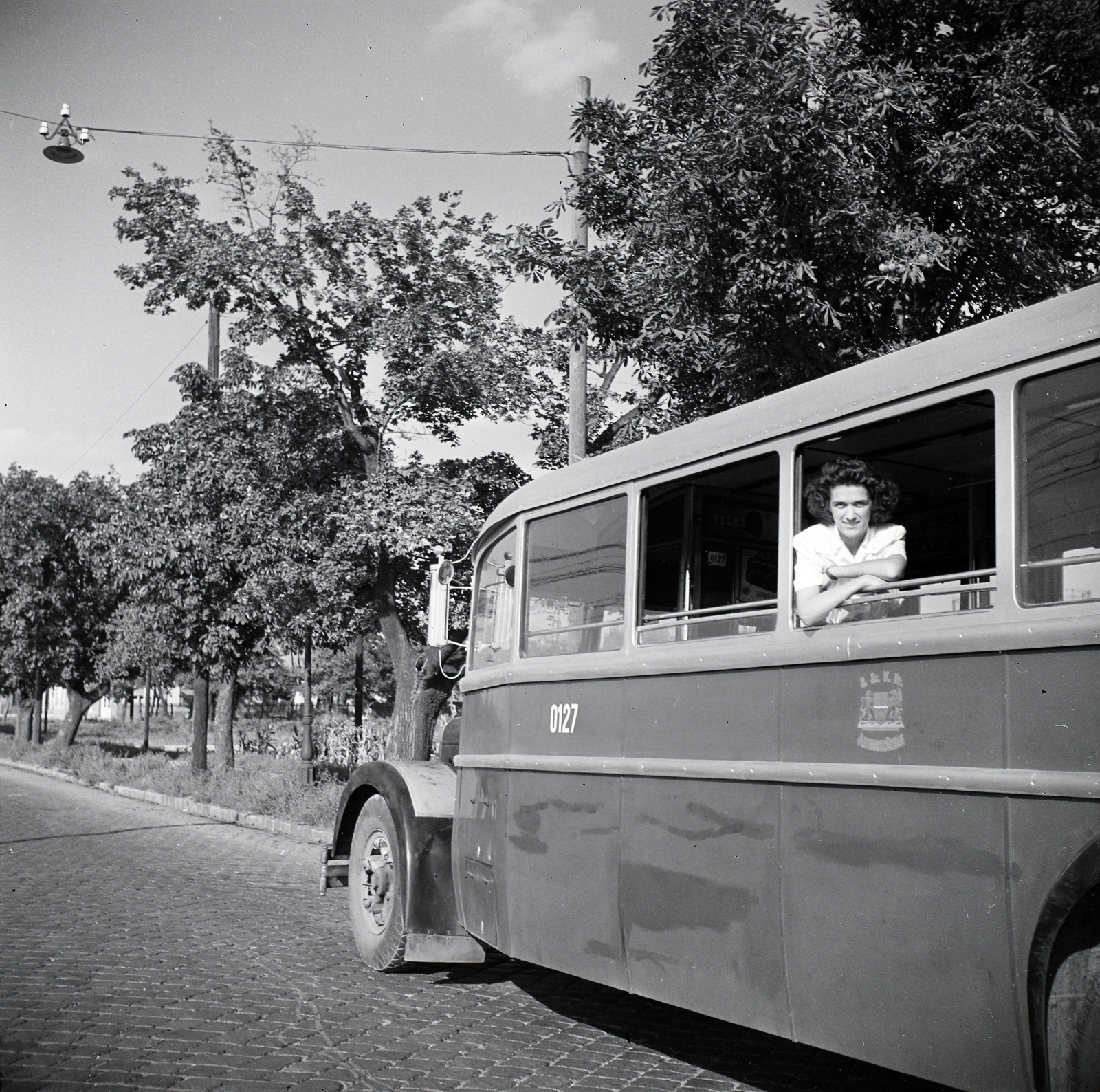 1947, Somlói Miklós dr., bus, BSZKRT-organisation, lady, leaning out of the window, Fortepan #204336