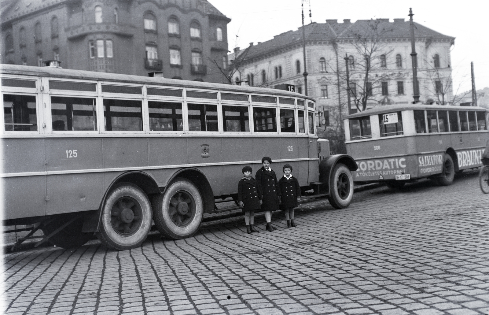 Hungary, Budapest IX., Boráros tér, háttérben a Lónyay utca és a Ráday utca torkolata., 1925, Somogyvári Gergő, bus, Budapest, Büssing-brand, three people, Fortepan #204366