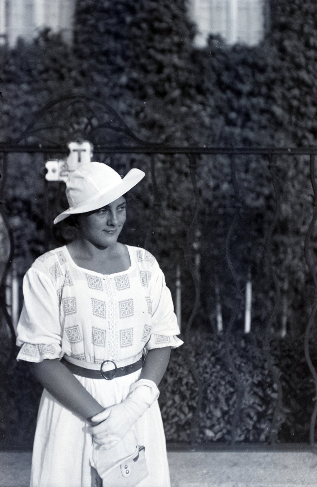 1935, Somogyvári Gergő, white dress, gloves, lady, hat, Fortepan #204403