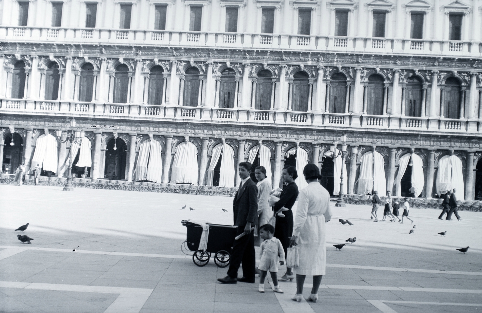 Italy, Venice, Szent Márk tér, Prokurátori Palota., 1933, Somogyvári Gergő, baby carriage, architectural heritage, Fortepan #204441