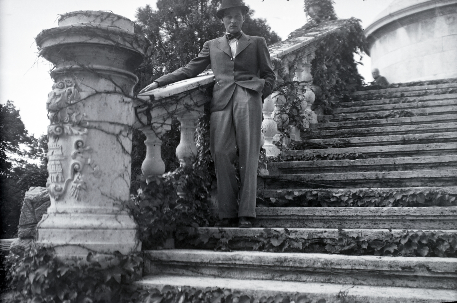 Hungary, untitled, Budapest XII., Széchenyi-emlék út, Széchenyi-kilátó, az egykor a mai Hősök terén állt gloriette (artézi kút)., 1933, Somogyvári Gergő, Budapest, man, bottom view, stairs, Fortepan #204461