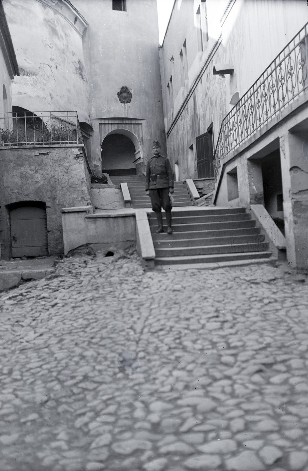 Ukraine,Zakarpattia Oblast, Mukachevo, a középső vár udvara, Rákóczi tér, a lépcsősor a fellegvárhoz vezet., 1939, Somogyvári Gergő, soldier, stairs, flight of stairs, chevron, pistol holster, Fortepan #204477