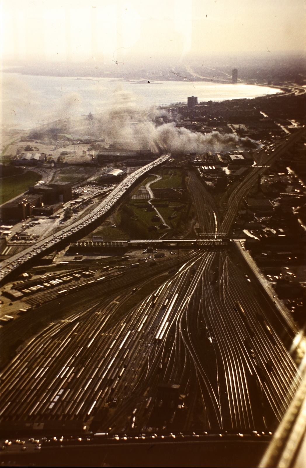 Canada, Toronto, kilátás a CN Tower-ből nyugati irányba., 1978, Szilágyi Zsófia, train station, overpass, railroad switch, plan view, Fortepan #204586