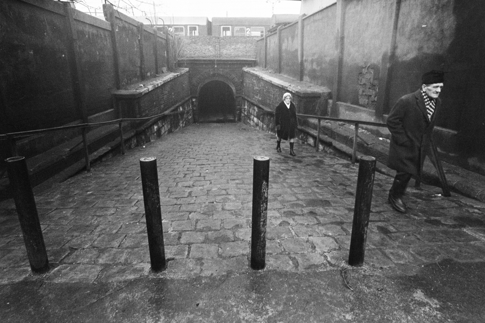Magyarország, Budapest VI., a Nyugati pályaudvar vágányai alatt átvezető, a Bajza utcát és a Bulcsú utcát összekötő gyalogos aluljáró, 1974, Kereki Sándor, átjáró, Budapest, Fortepan #204794