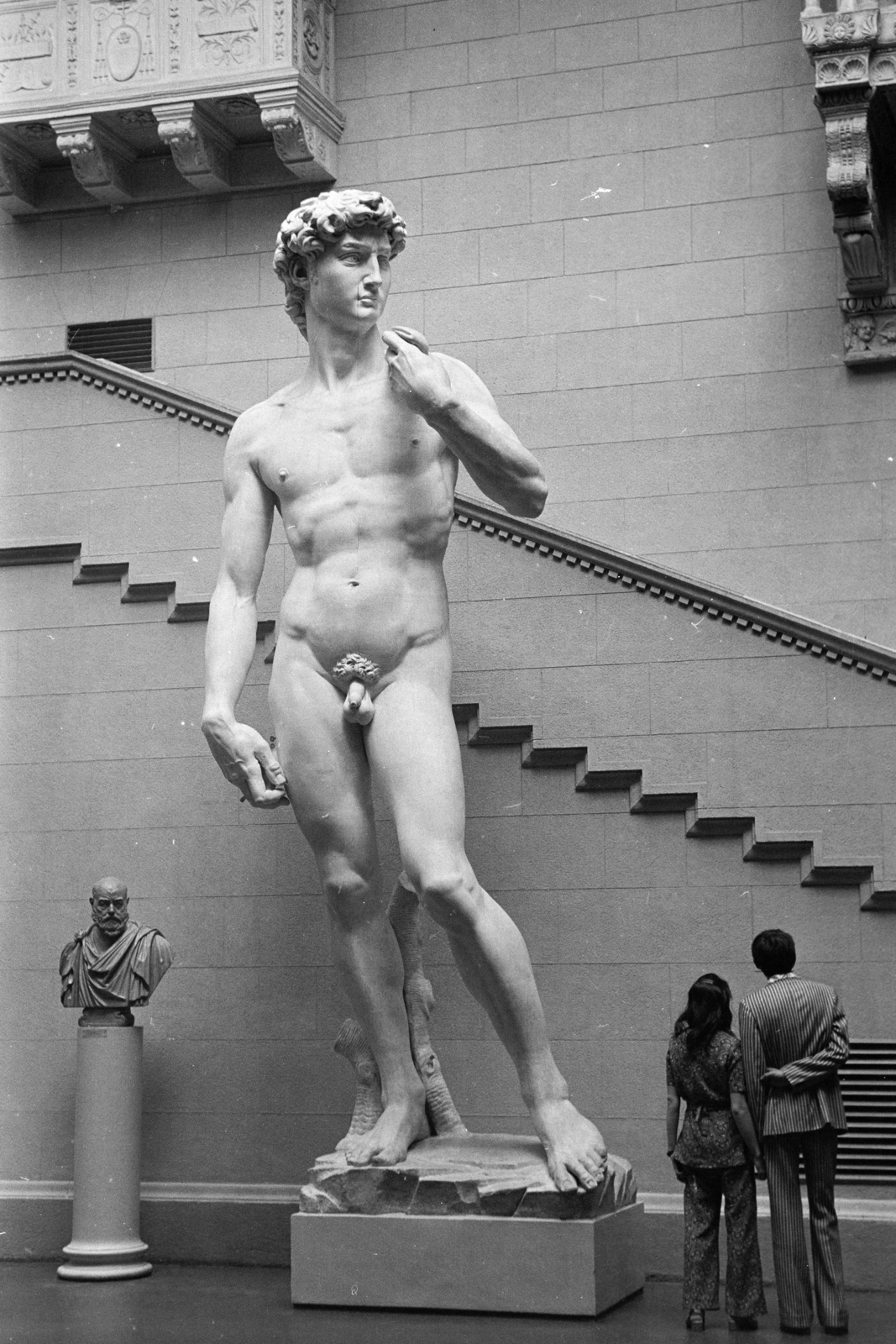 Russia, Moscow, Puskin Múzeum, szemben Michelangelo Dávid szobrának másolata., 1976, Kereki Sándor, Soviet Union, sculpture, Fortepan #204805