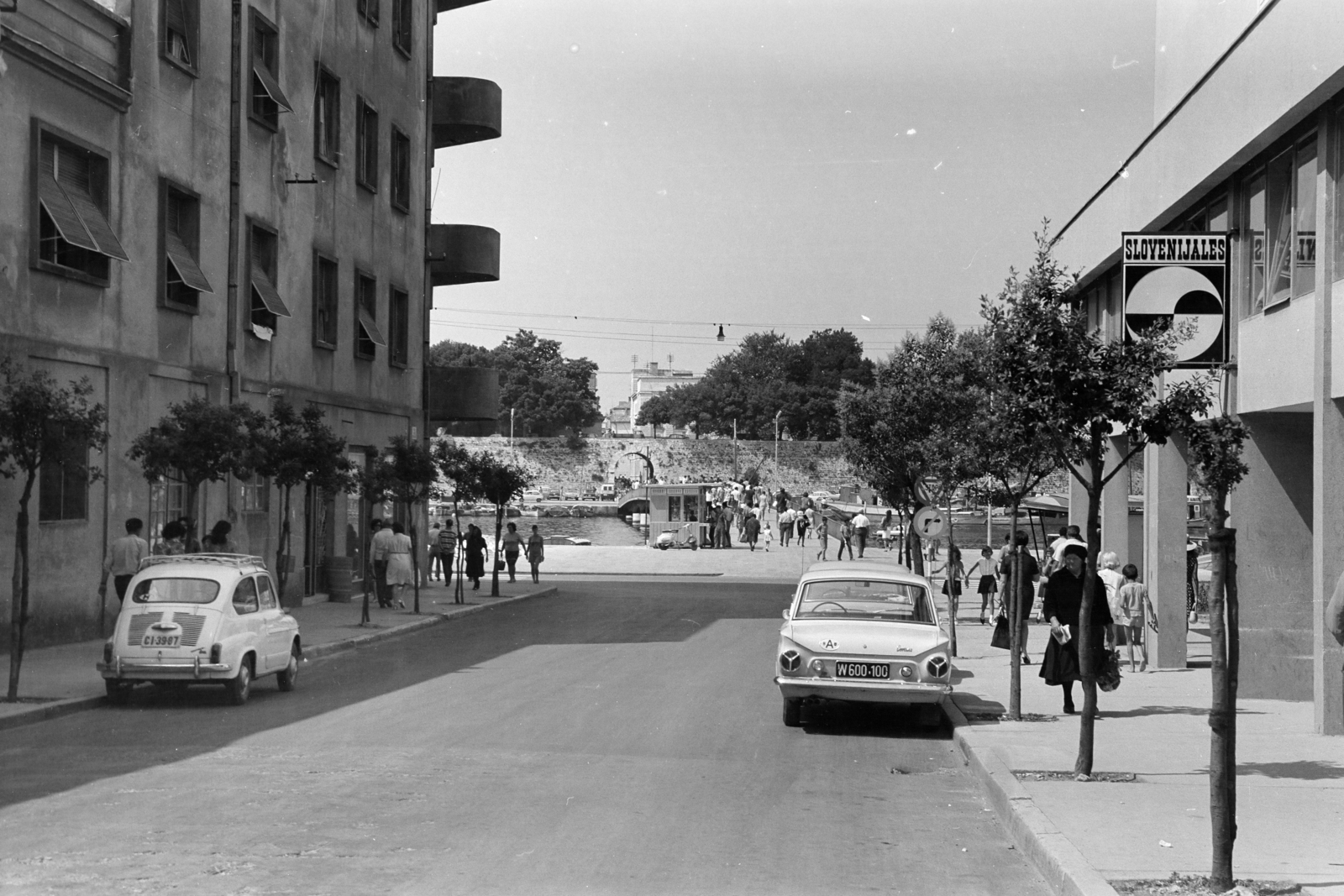 Horvátország,Adria, Zadar / Zára, ulica Stjepana Radića a Gradski híd felé nézve., 1975, Kopányi György, Jugoszlávia, Fortepan #204838