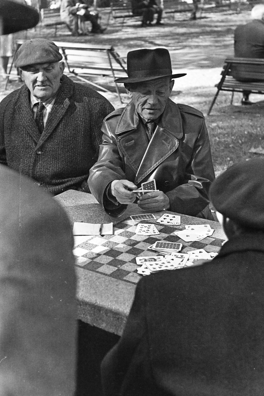 Magyarország, Budapest VI., Hunyadi tér., 1971, Kereki Sándor, kártyajáték, Budapest, Fortepan #204925