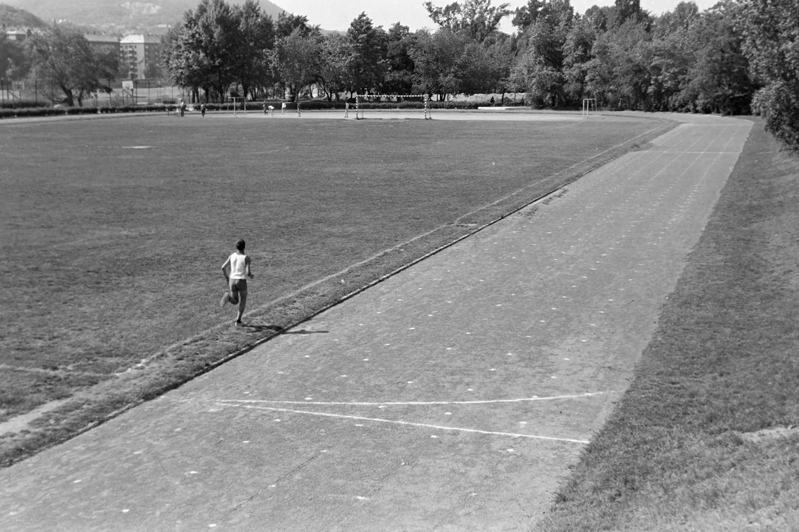 Hungary, Margit Islands, Budapest, Úttörő sporttelep / Úttörő stadion (később Margitszigeti Atlétikai Centrum)., 1971, Kereki Sándor, running, stadium, Fortepan #204939