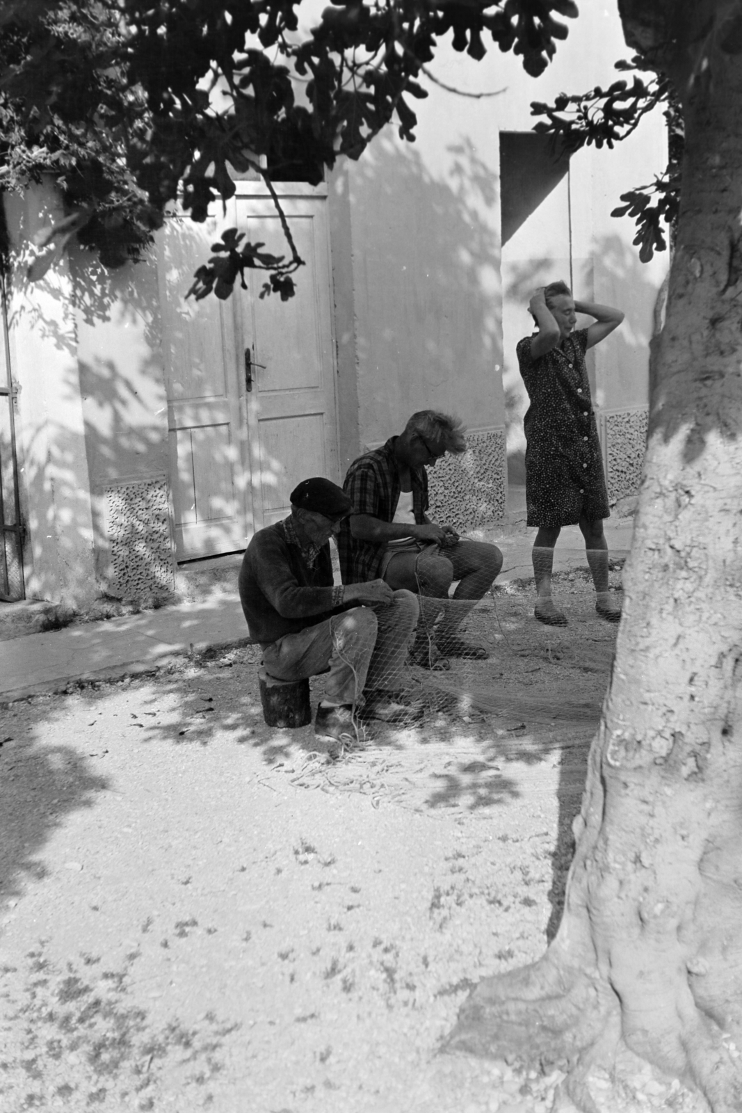 Horvátország,Adria, Podgora, halászháló javítása, a felvétel a régi kikötőnél készült., 1975, Kopányi György, Jugoszlávia, Fortepan #204970