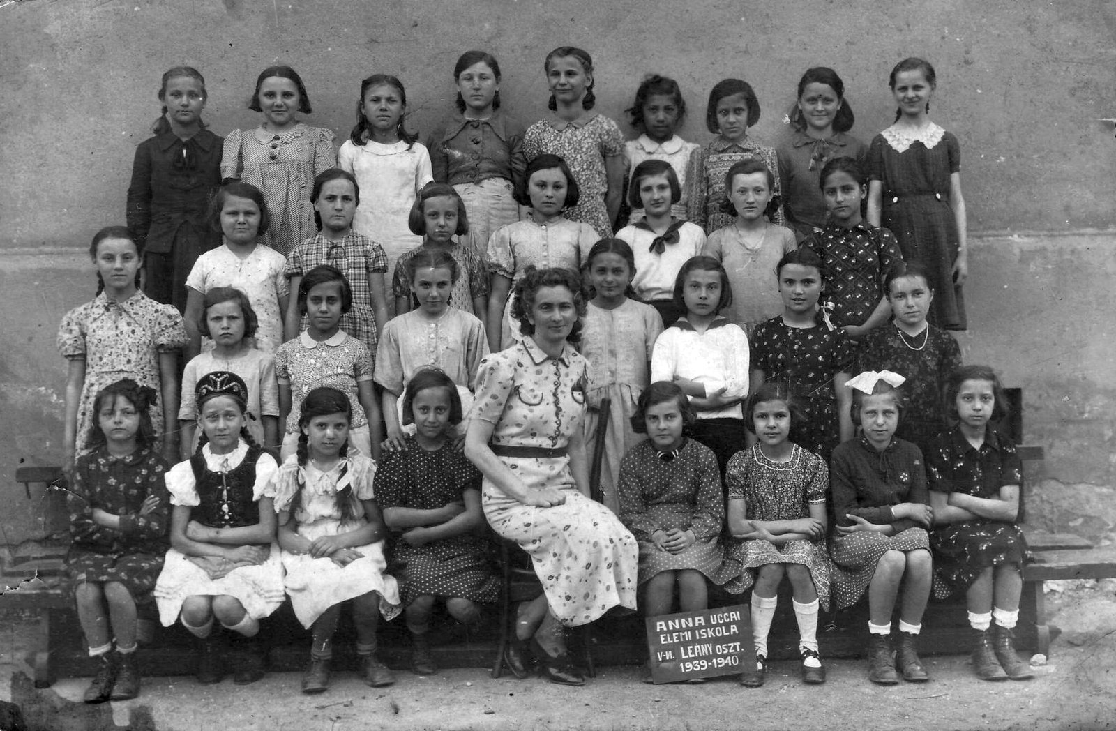 1940, Beyer Norbert, class photo, girls' class, ribbon, sailor blouse, teacher, Fortepan #20500