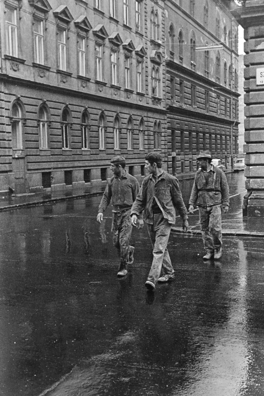 Magyarország, Budapest VI., a Kmety György (Kmetty) utca - Szinyei Merse utca kereszteződése., 1969, Kereki Sándor, Budapest, munkás, munkaruha, Fortepan #205049