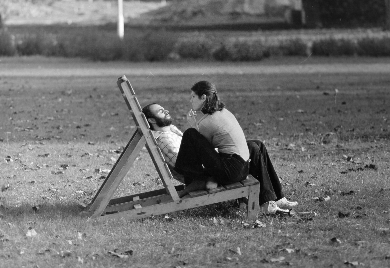 Magyarország, Városliget, Budapest XIV., 1976, Kereki Sándor, Budapest, emberpár, nyugágy, napozás, pihenés, Fortepan #205107