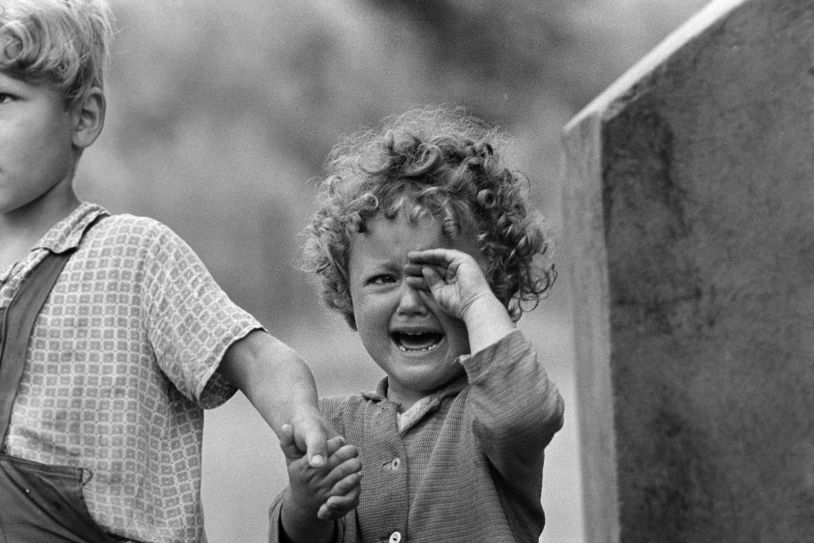 1973, Kereki Sándor, crying, girl, hold hands, Fortepan #205116