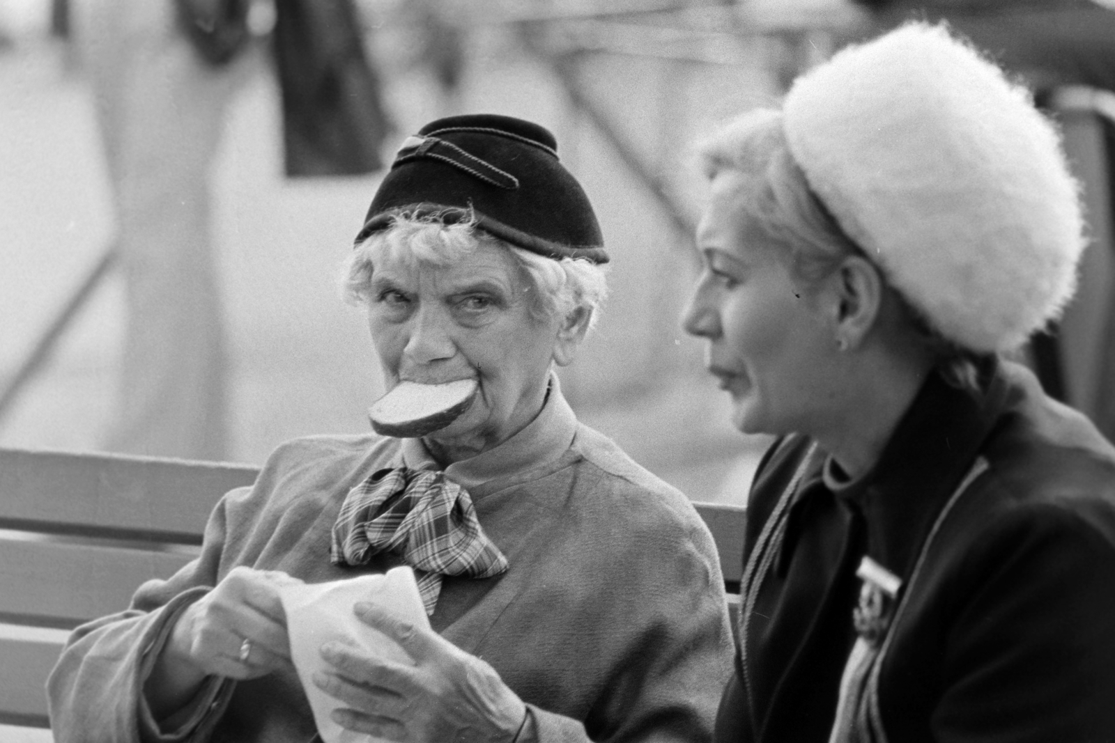 1972, Kereki Sándor, meal, old person, loaf of bread, Fortepan #205128