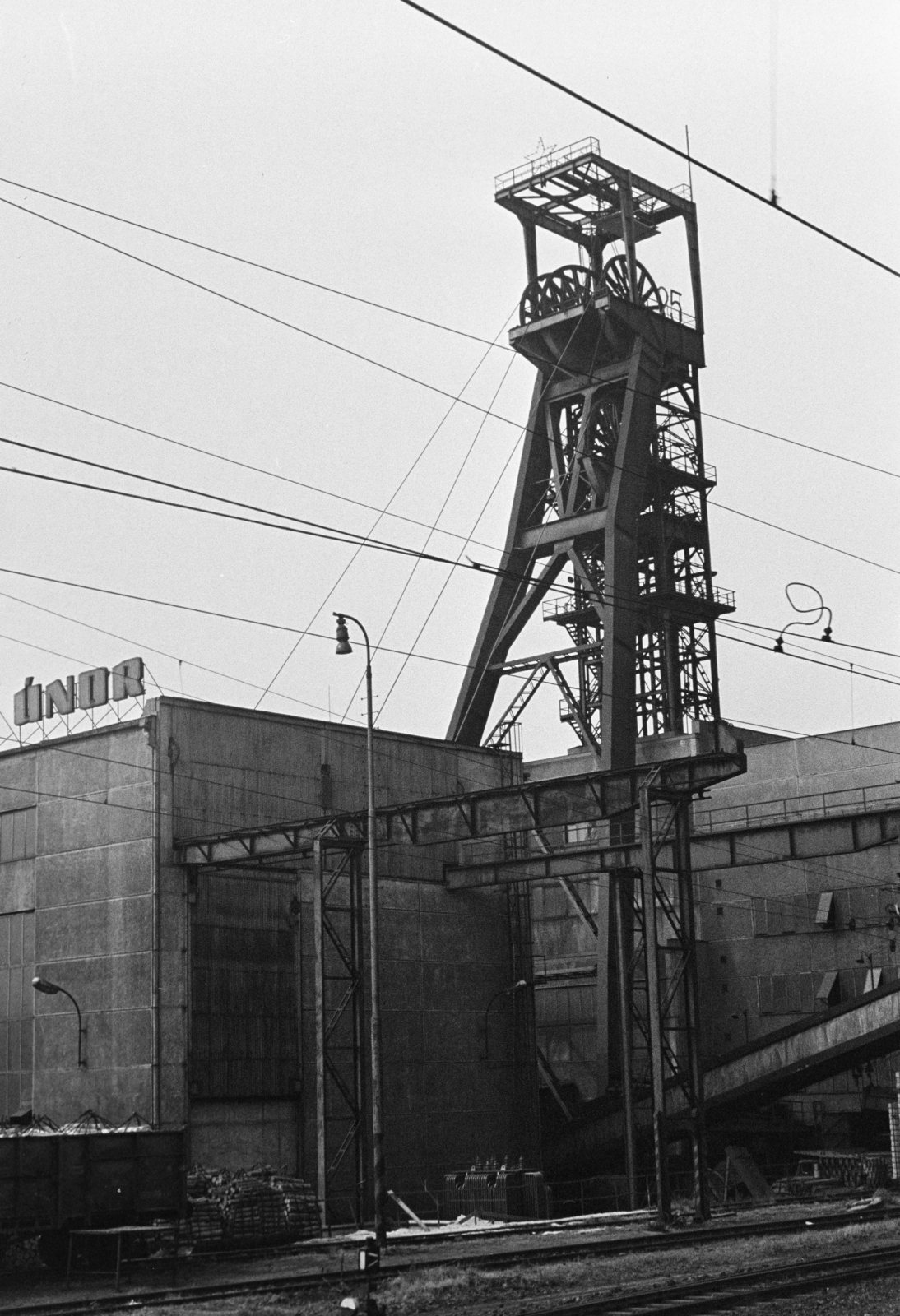 Csehország, Ostrava, Vítězný únor (egykor Odra) bánya., 1974, Kereki Sándor, Csehszlovákia, bányászat, torony, Fortepan #205178