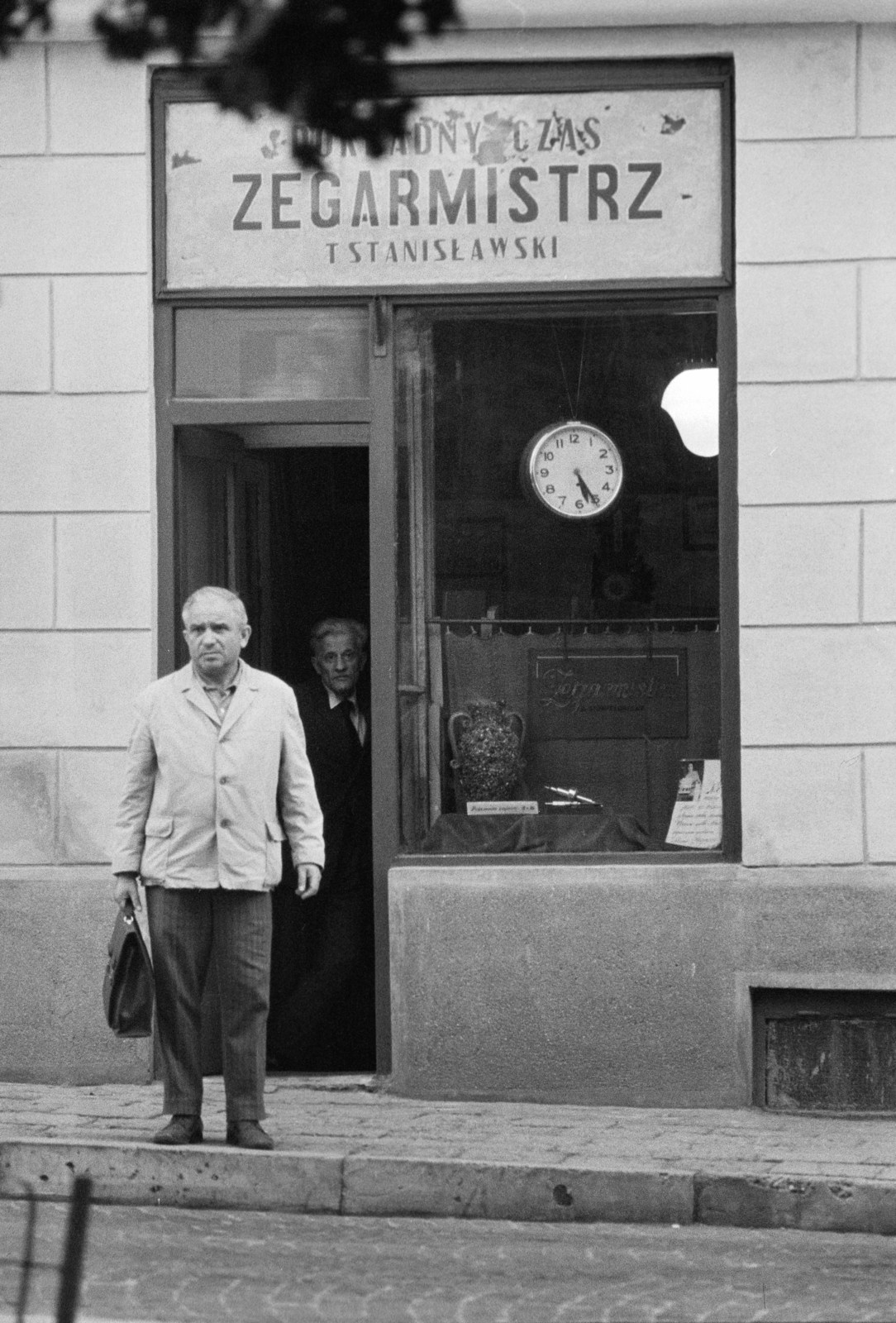 Poland, 1974, Kereki Sándor, store display, peeking, Polish sign, watch, Czech sign, tradie, Fortepan #205187