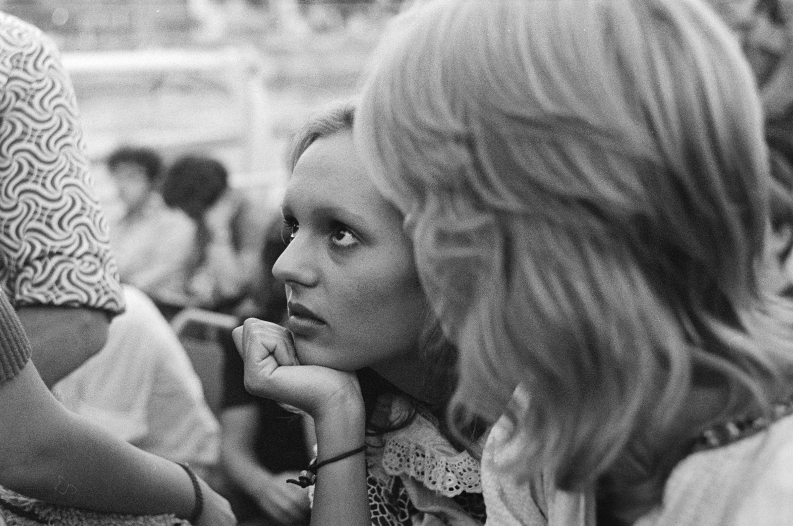 1973, Kereki Sándor, prop up the head, bracelet, girl, Fortepan #205196