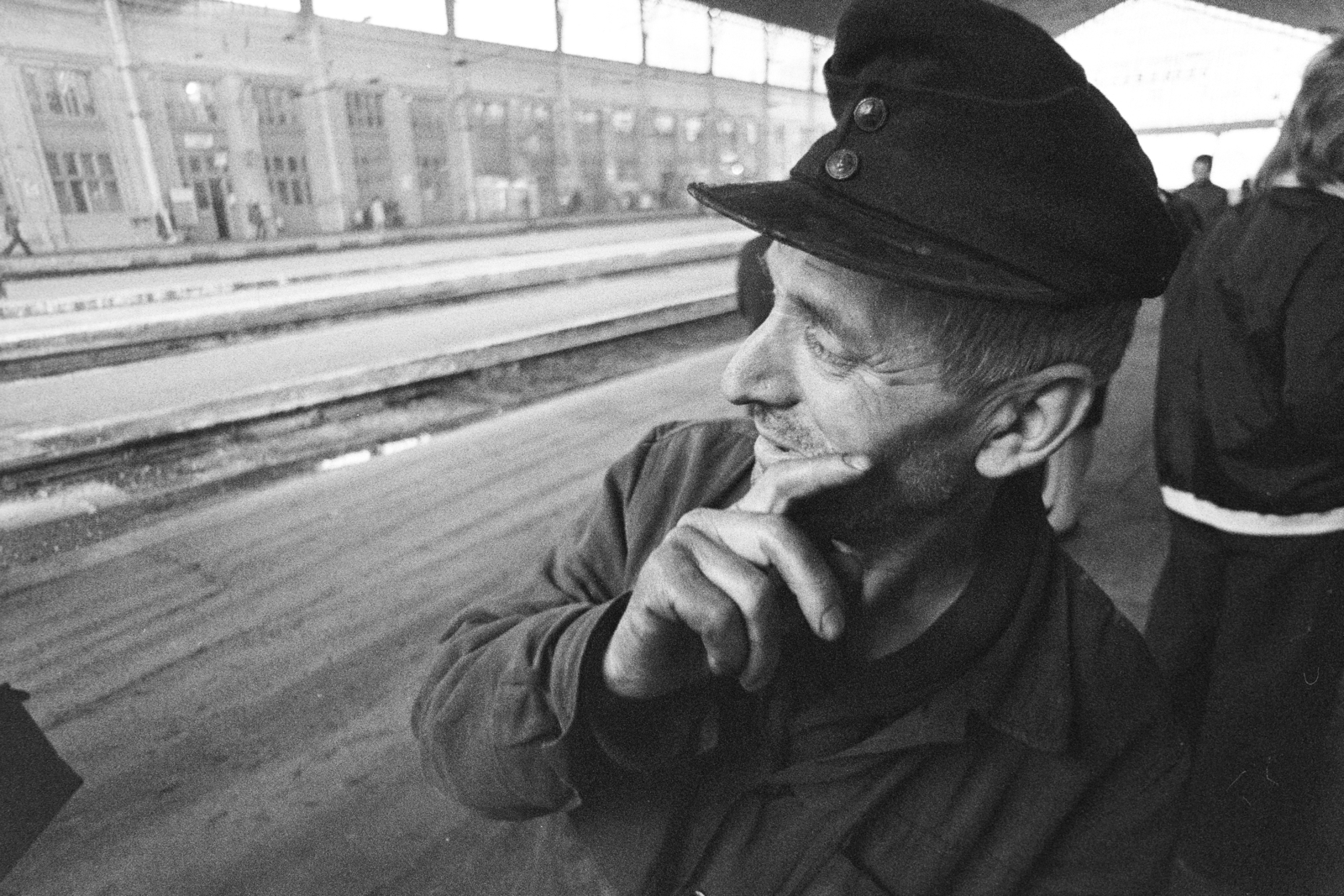 Hungary, Budapest VI., Nyugati pályaudvar, csarnok., 1973, Kereki Sándor, portrait, train station, Budapest, Fortepan #205215