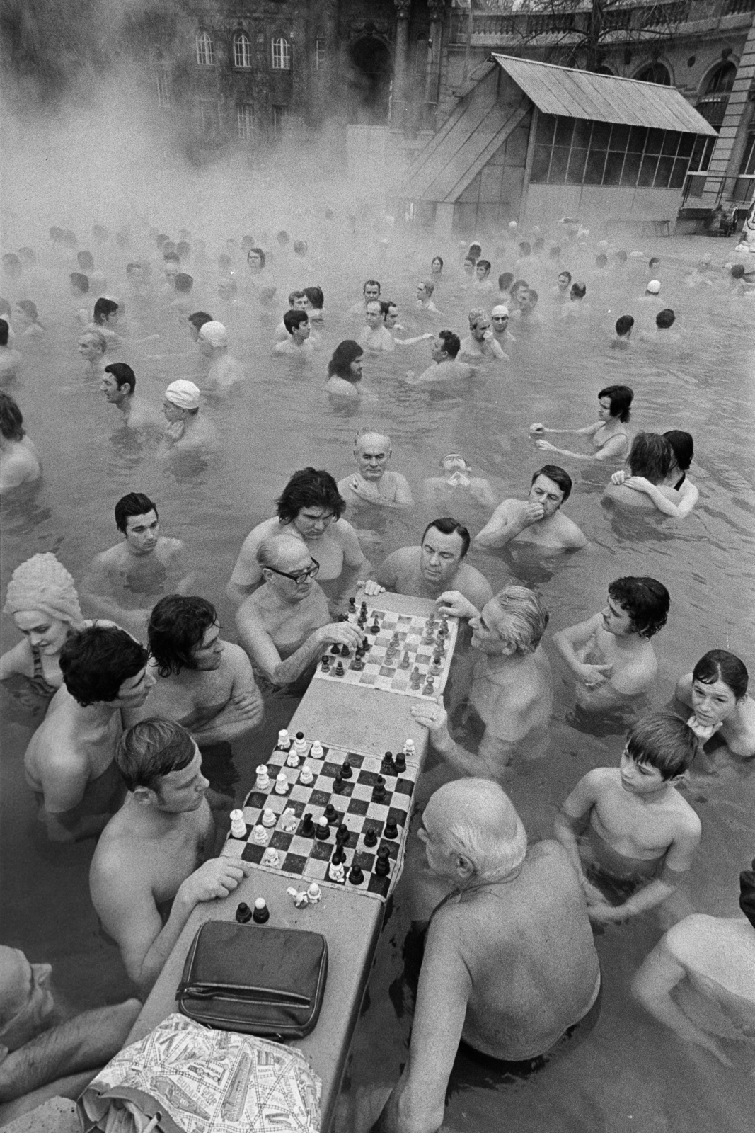 Magyarország, Városliget, Budapest XIV., a felvétel a Széchenyi fürdőben készült., 1973, Kereki Sándor, sakk, gyógyfürdő, Budapest, Fortepan #205230
