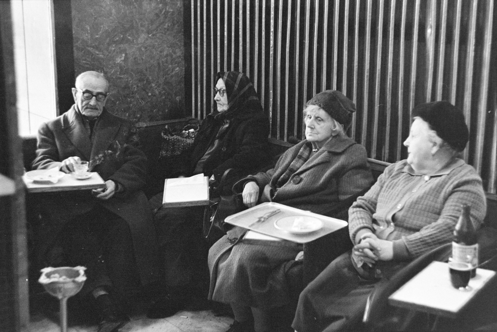 1972, Kereki Sándor, espresso, coat, sitting, old person, Fortepan #205322