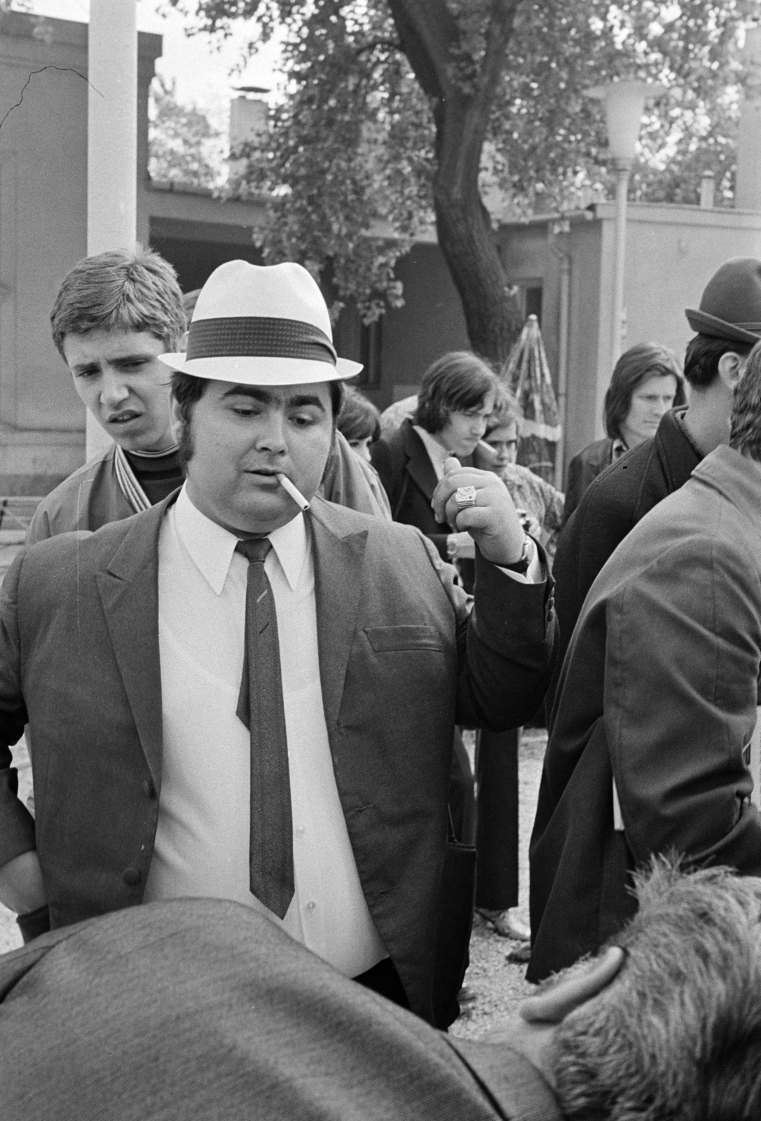 1973, Kereki Sándor, gesture, smoking, tie, hat, man, peeking, Fortepan #205352