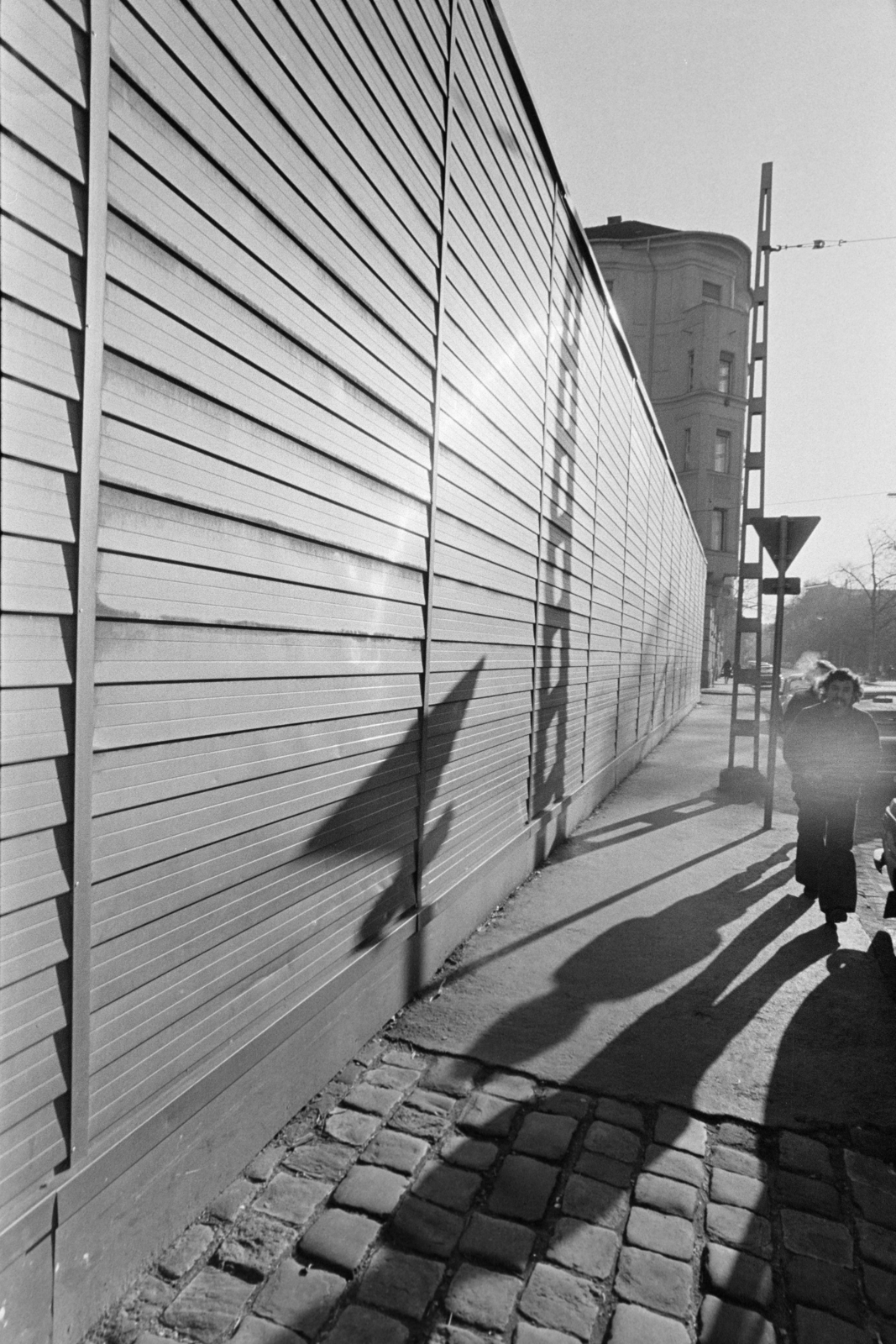 Magyarország, Budapest VII., a Bethlen Gábor utca 31-es számú épület (később étterem) a Marek József utca sarkán., 1976, Kereki Sándor, Budapest, fény-árnyék, Fortepan #205399