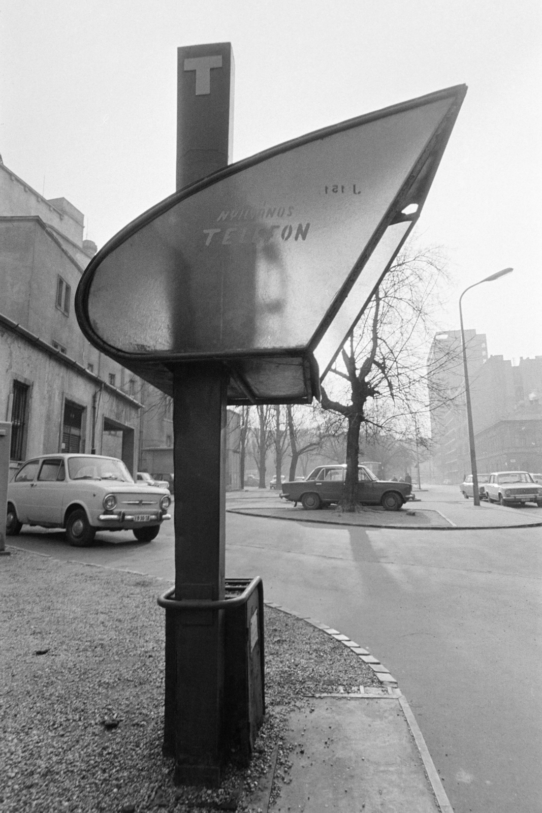 Magyarország, Budapest VIII., II. János Pál pápa (Köztársaság) tér, balra az Erkel Színház., 1976, Kereki Sándor, Budapest, telefonfülke, Fortepan #205402