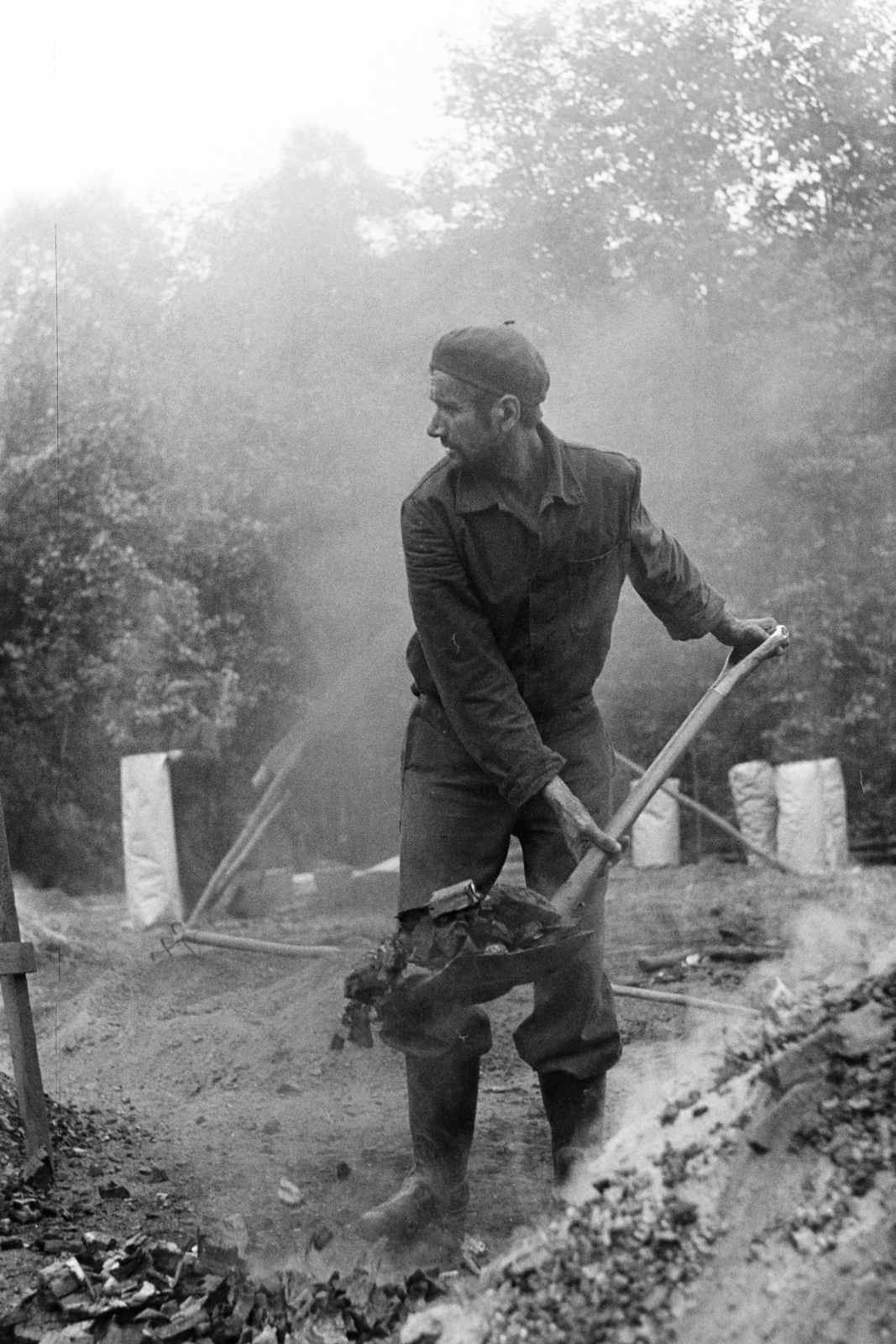 Lengyelország, 1974, Kereki Sándor, munkás, lapát, Fortepan #205430