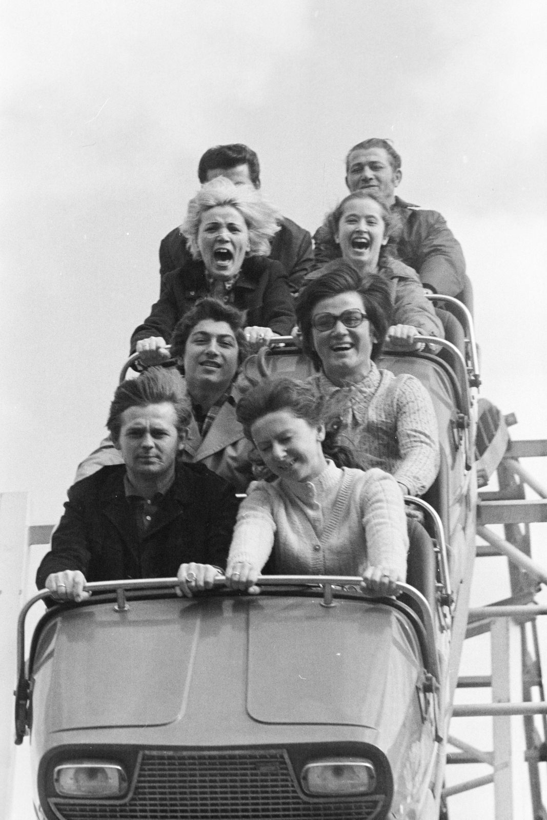 Magyarország, Városliget,Vidámpark, Budapest XIV., Ciklon., 1976, Kereki Sándor, Budapest, vidámpark, nevetés, Fortepan #205446
