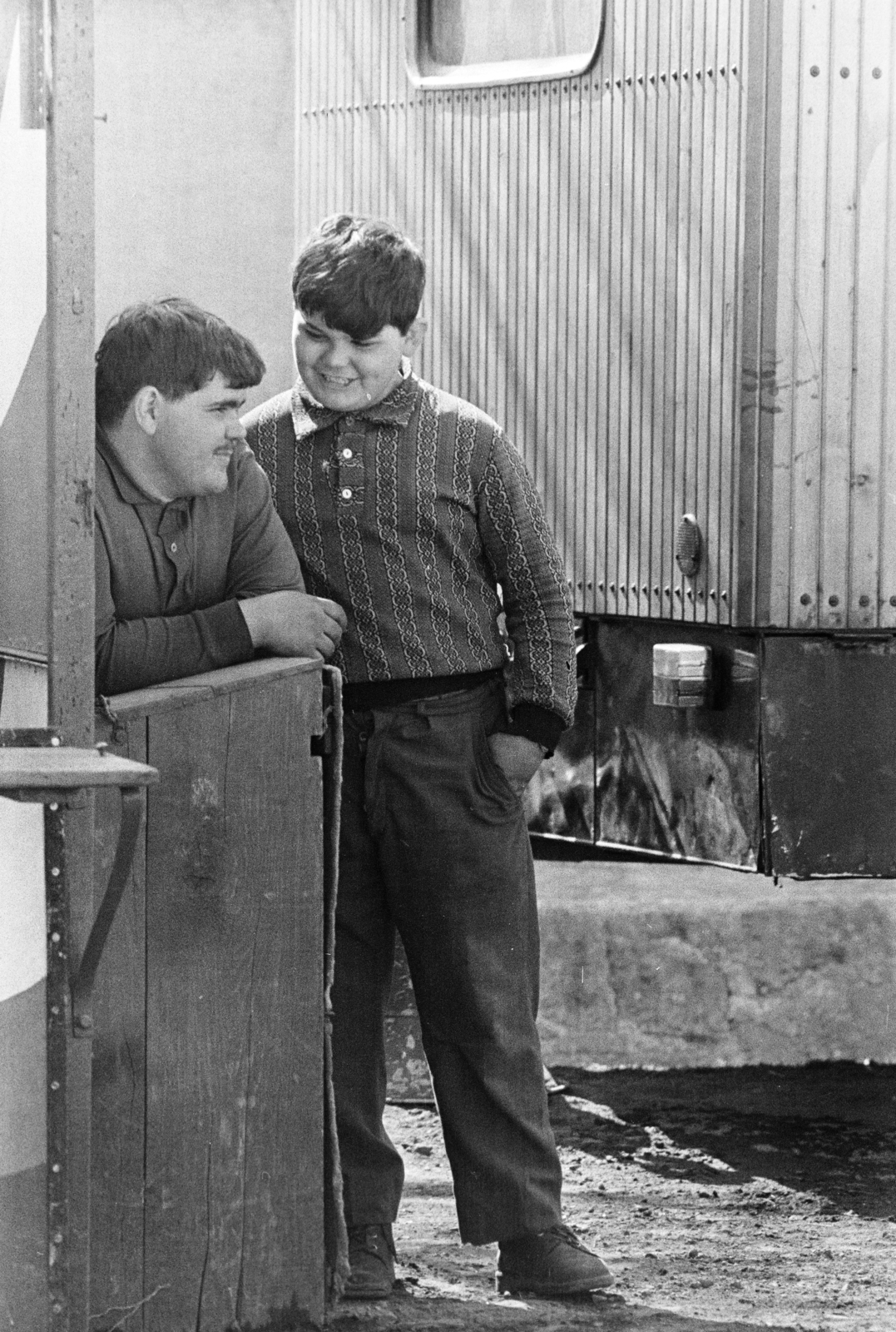 1973, Kereki Sándor, boys, caravan, hands in pockets, Fortepan #205539
